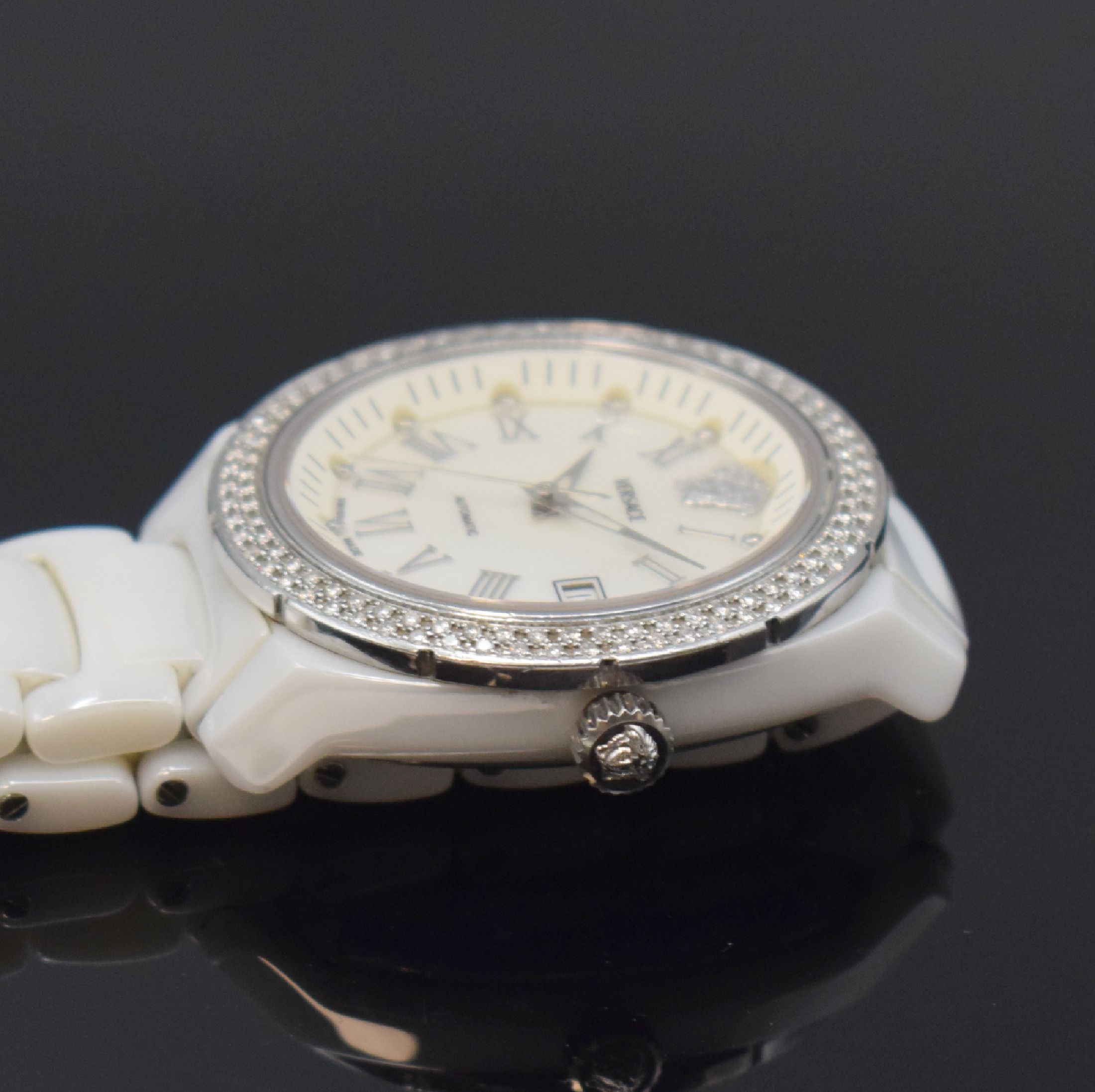 Detail c: VERSACE Damenarmbanduhr in Keramik mit Diamantbesatz Referenz 01ACS1, Schweiz um 2010, Automatik, Keramikgeh., vergl. Boden m. starken Nutzsp. 4-fach ...