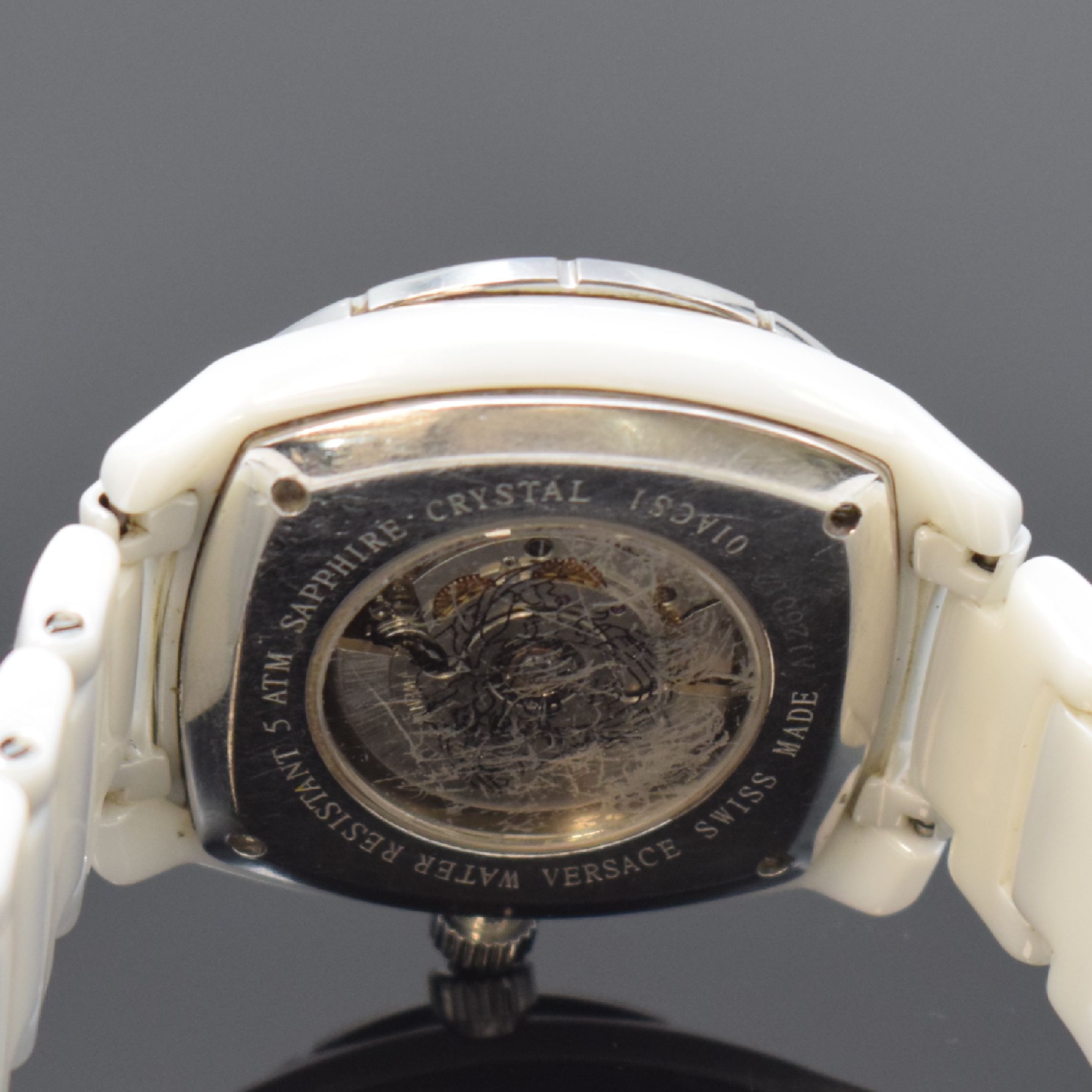 Detail e: VERSACE Damenarmbanduhr in Keramik mit Diamantbesatz Referenz 01ACS1, Schweiz um 2010, Automatik, Keramikgeh., vergl. Boden m. starken Nutzsp. 4-fach ...