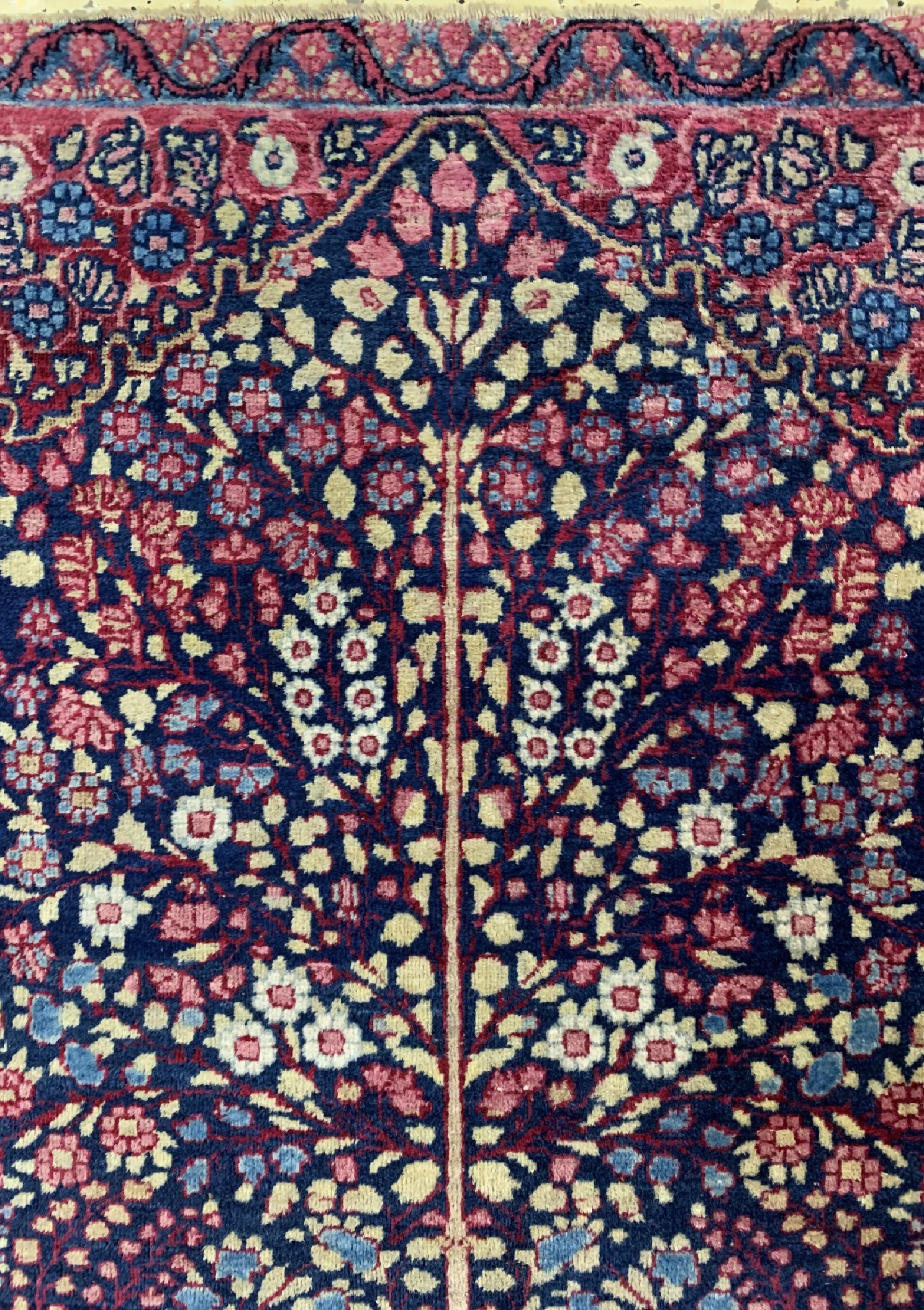 Detail b: Antiker Kerman Lawar, Persien, um 1900, Wolle auf Baumwolle, ca. 70 x 60 cm, EHZ: 2