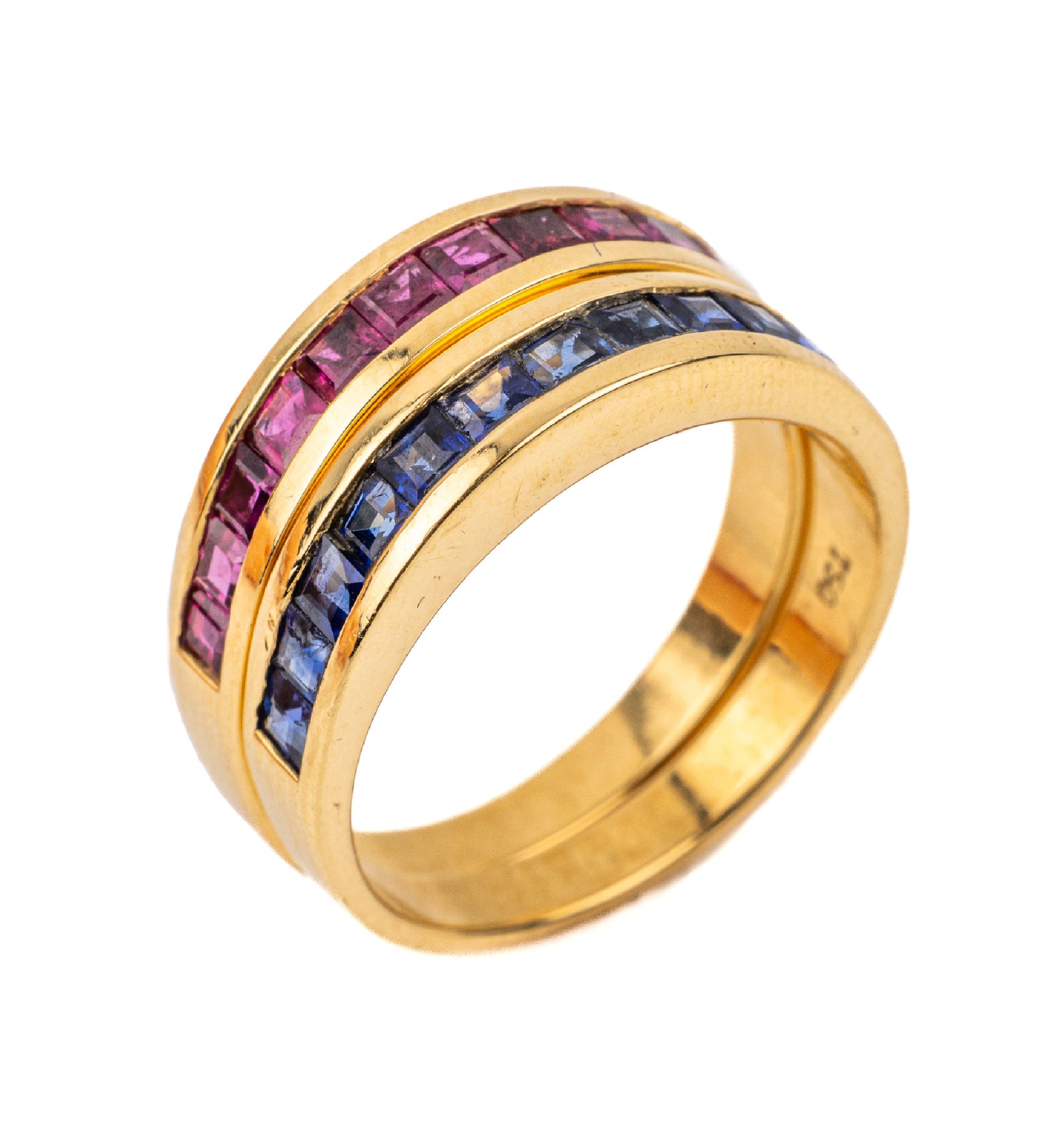 Konvolut 2 18 kt Gold Farbstein-Ringe, GG 750/000, Rubin- und Saphirkarrees zus. ca. 1.20 ct, ca. 9.2 g, RW 59