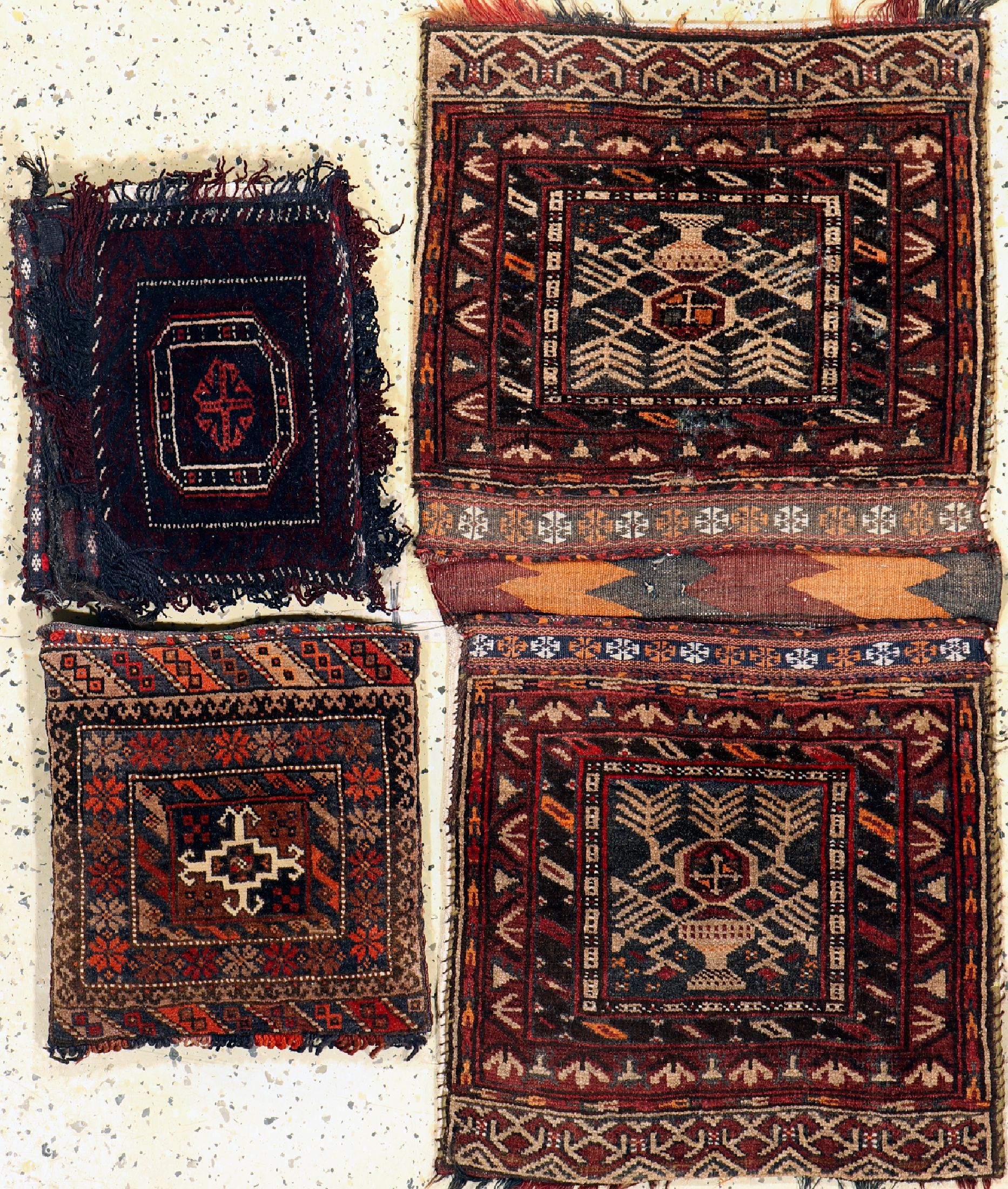 3 Lots Kissen & Doppelttasche, Persien, um 1930, Wolle auf Wolle, ca. 104 x 53 cm & ca. 35 x 35 cm, EHZ: 4