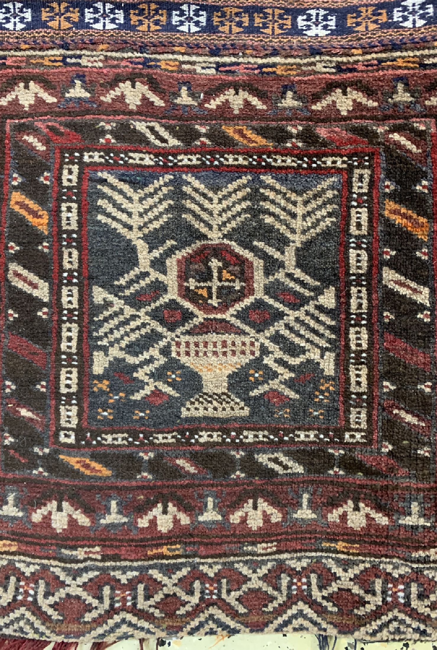 Detail a: 3 Lots Kissen & Doppelttasche, Persien, um 1930, Wolle auf Wolle, ca. 104 x 53 cm & ca. 35 x 35 cm, EHZ: 4