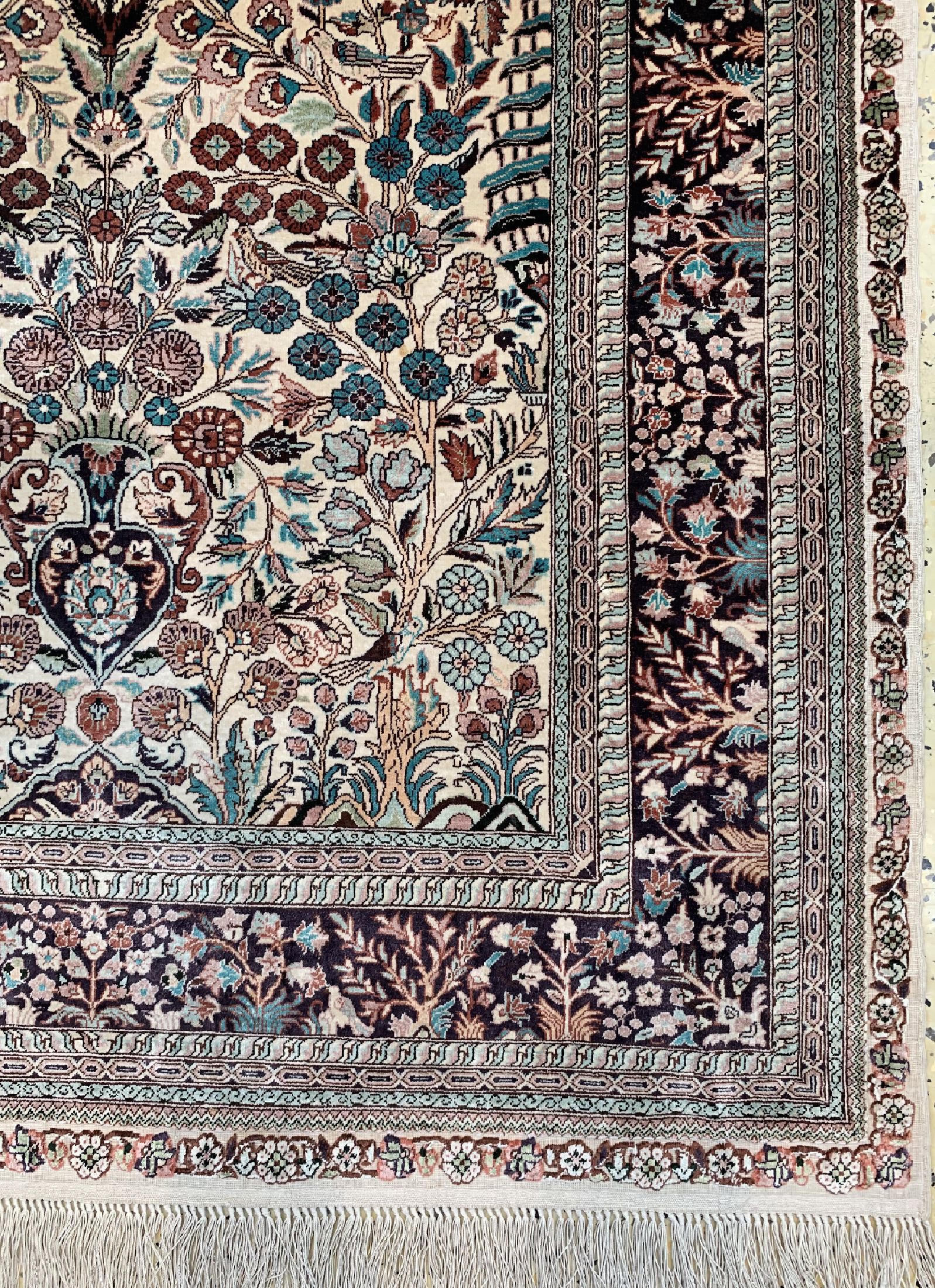 Detail a: Hereke Seide fein, China, ca. 40 Jahre, reine Naturseide, ca. 155 x 95 cm, ca. 1,0 Mio. Kn/qm, EHZ: 2
