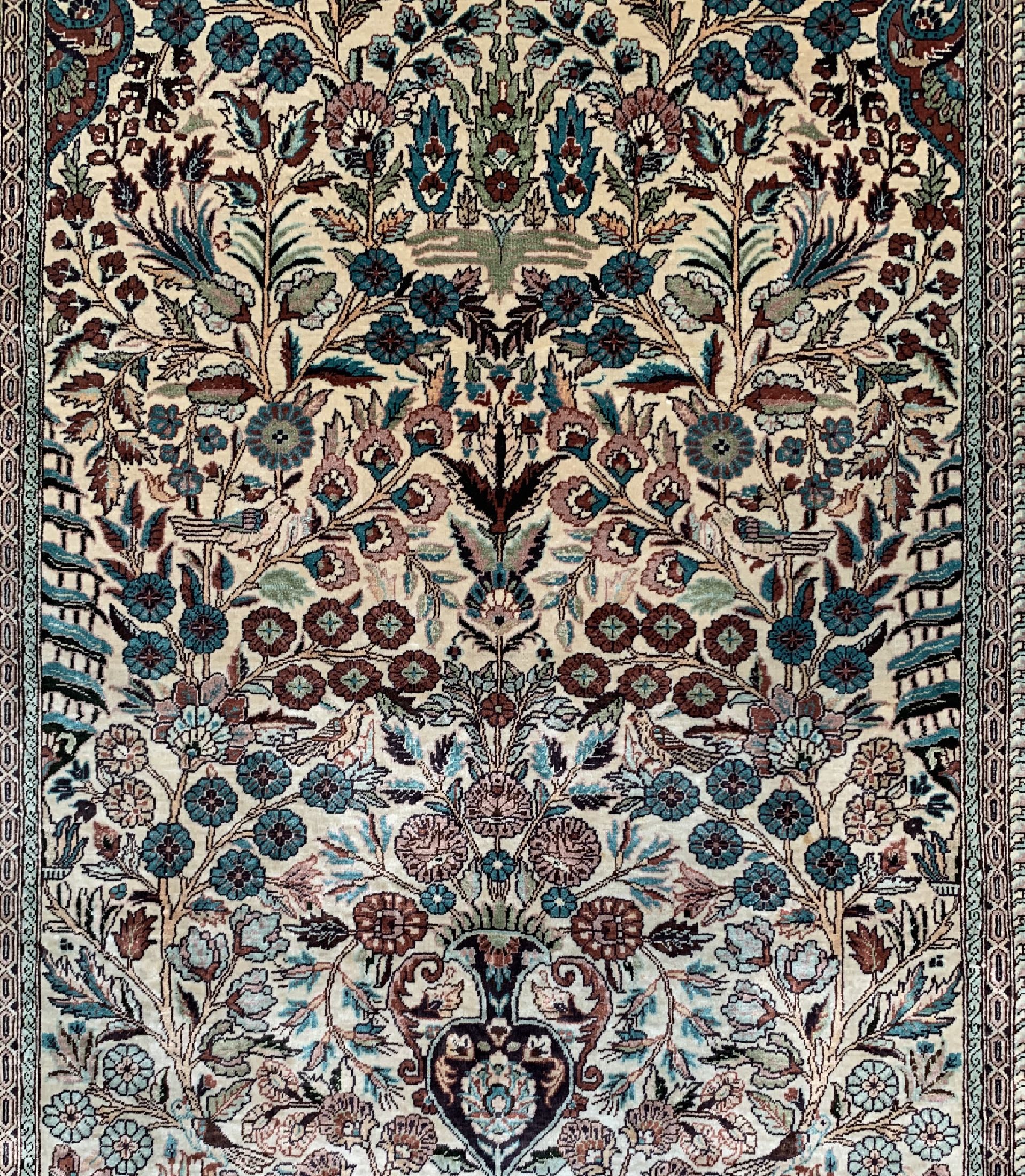Detail c: Hereke Seide fein, China, ca. 40 Jahre, reine Naturseide, ca. 155 x 95 cm, ca. 1,0 Mio. Kn/qm, EHZ: 2