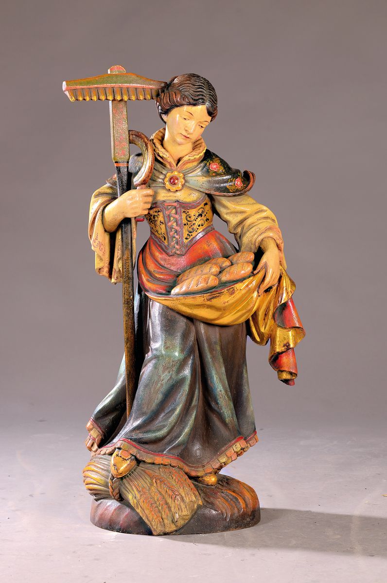 Heiligenfigur, Hl. Notburga von Rattenberg, Oberammergau, 2. Hälfte 20.Jh., Vollholz geschnitzt, gefasst, attributiert durch Brot und Sichel, ...