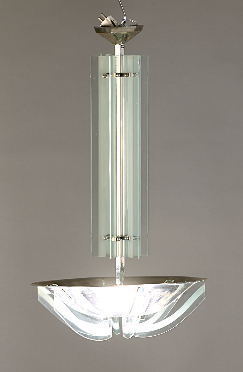 Art Deco Deckenleuchte, 20.Jh., vernickelter Metallkorpus, Schirm und Stange mit 6 Fächern aus teilmattiertem Glas, 3 Brennstellen, Elektrifizierung ...
