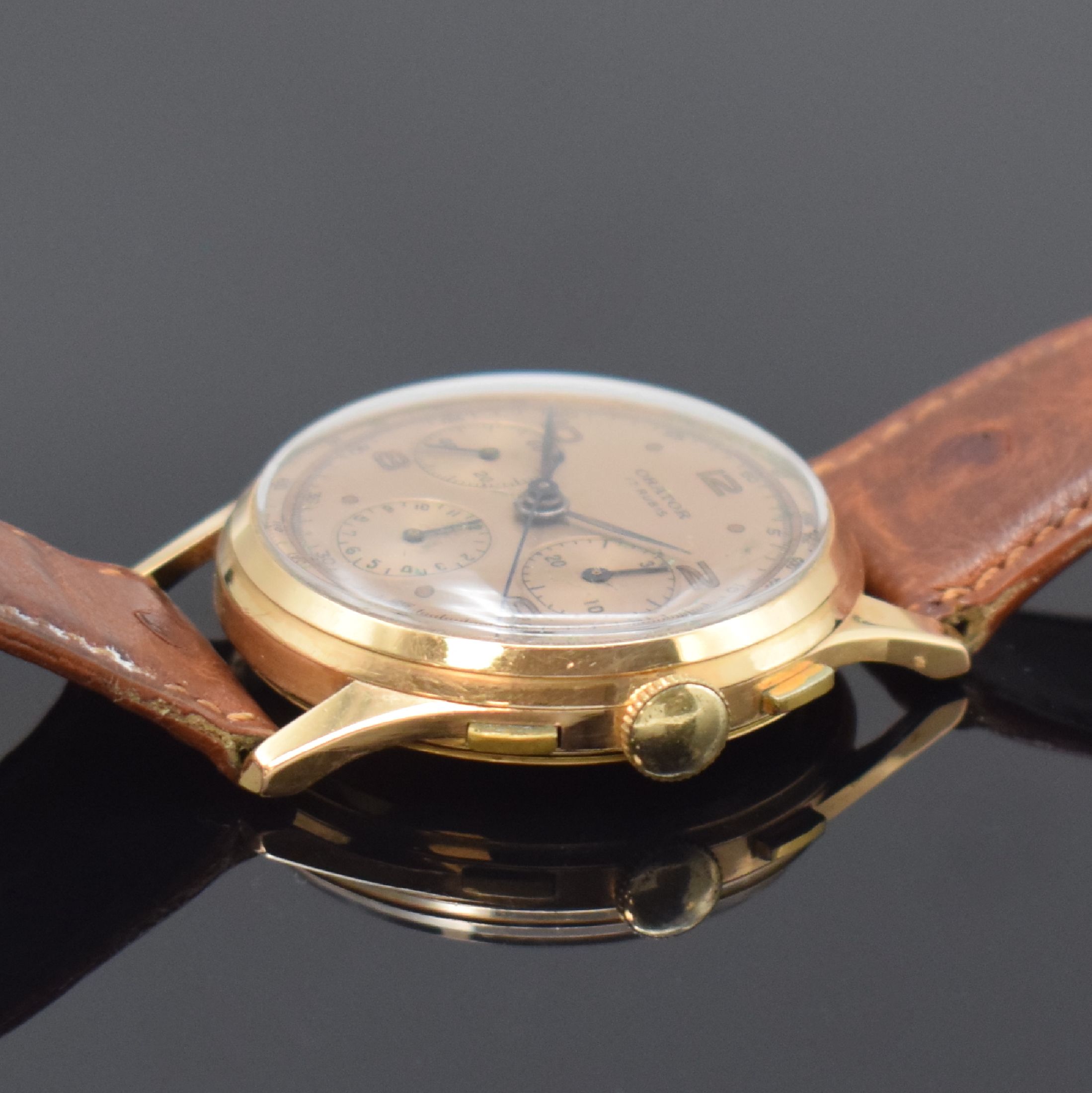 Detail b: ORATOR Herrenarmbanduhr mit Chronograph in RoseG 750/000, Schweiz um 1950, Handaufzug, 3-teiliges Geh., Boden und Glasrand aufgedr., kupferfarb. ...