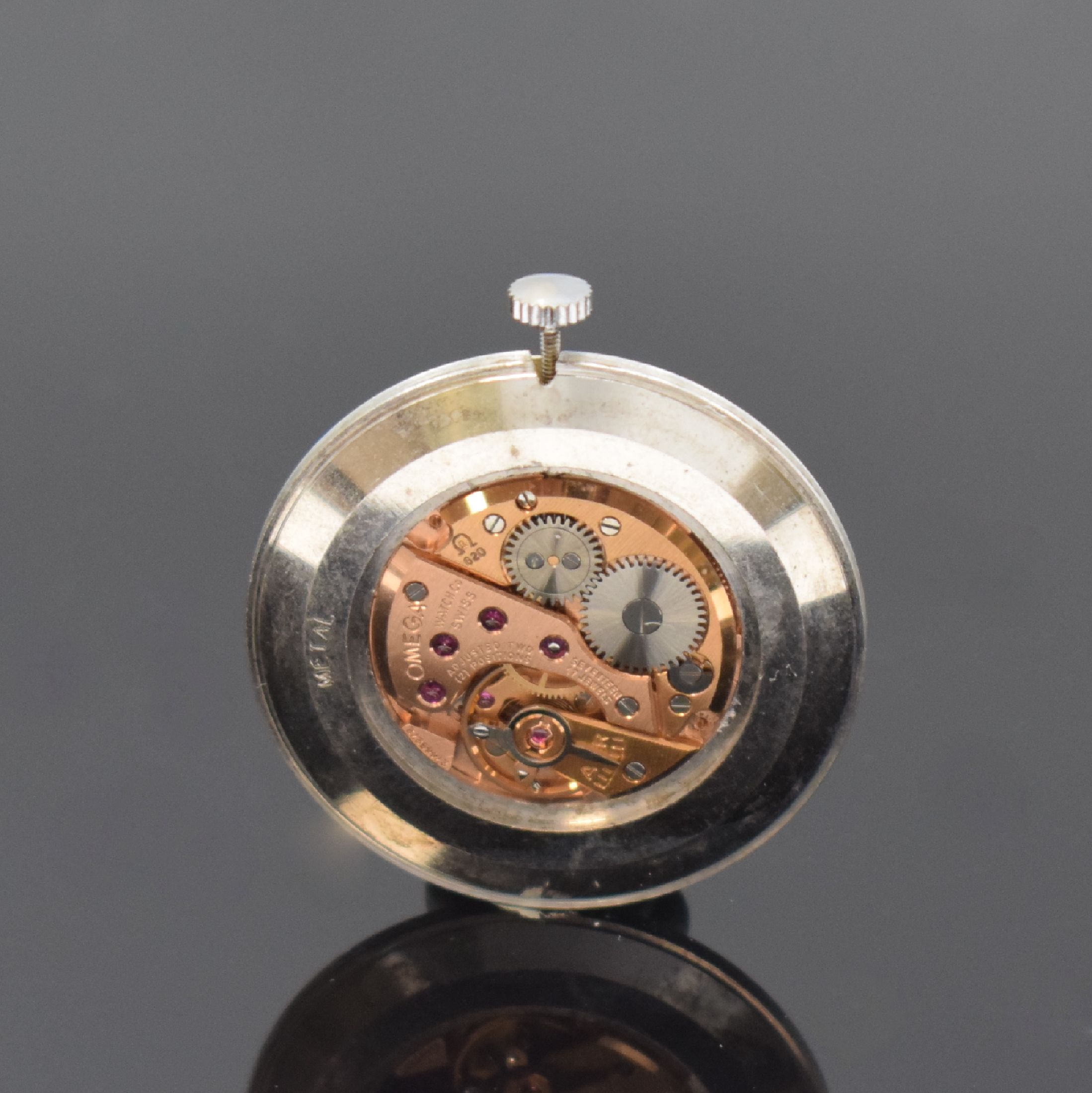 Detail e: Armbanduhr in WG 750/000 mit OMEGA Werk, Werk Schweiz um 1969, neutr. Gehäuse und Milanaiseband in WG 750/000 später, Handaufzug, silb. Zifferbl. ...