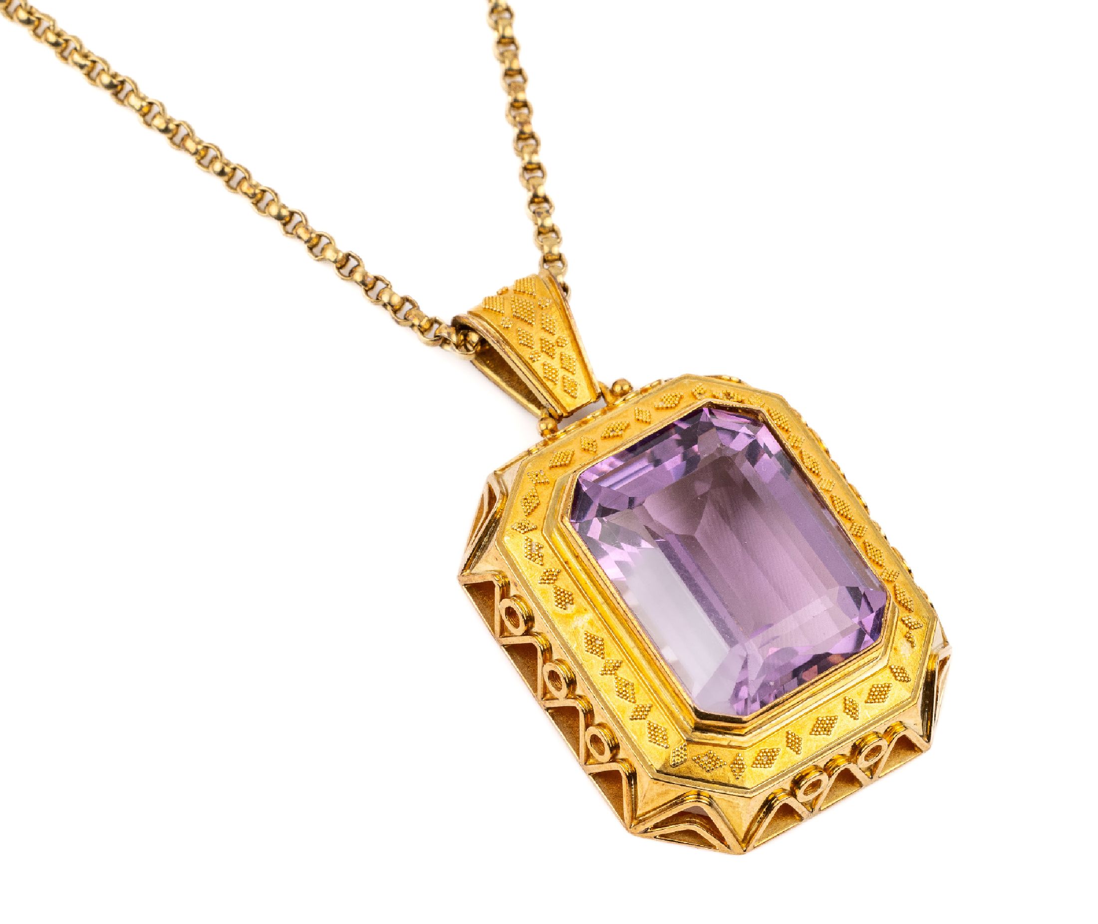 14 kt Gold Granulat-Amethyst-Anhänger um 1960, GG 585/000, facett. Amethyst ca. 34.0 ct, Kerben, feine Granuliert, z.T. fehlend, Unterkaderung mit ...