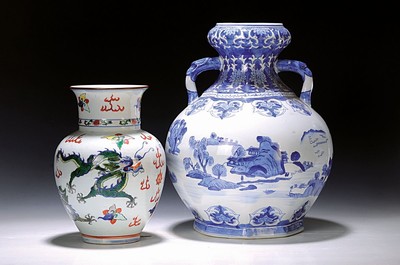 Image 26696421 - Zwei Vasen, China, 20. Jh.