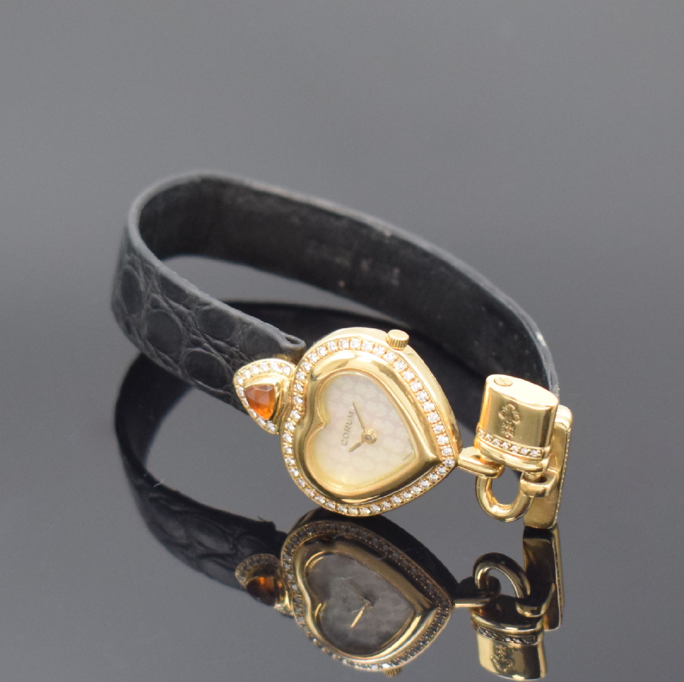 Detail b: CORUM herzförmige Damenarmbanduhr in GG 750/000, Schweiz um 2010, quarz, Boden 3- fach verschr., Gehäuse aufw. m. Brillanten u. Citrin bes., ...