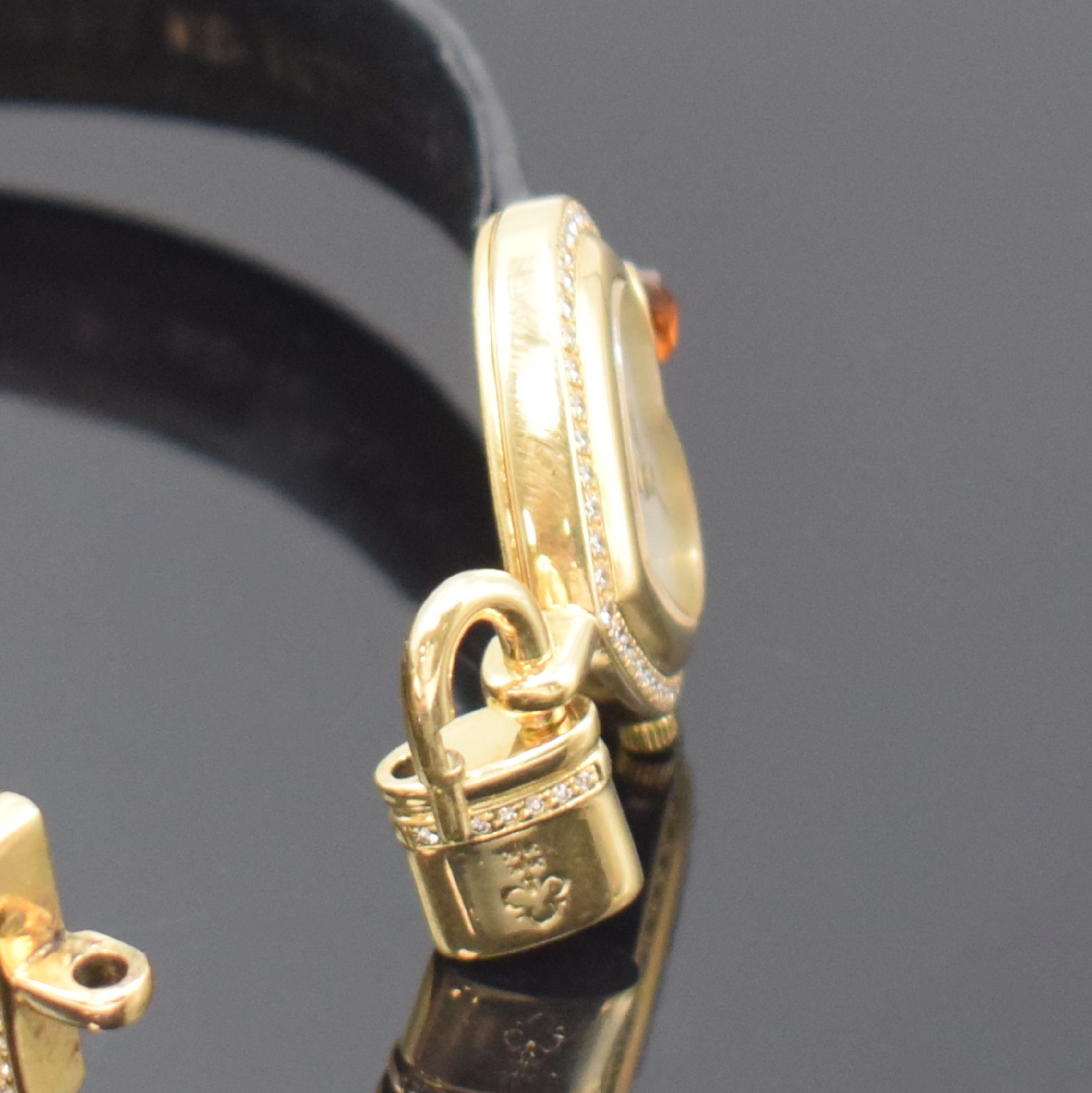 Detail c: CORUM herzförmige Damenarmbanduhr in GG 750/000, Schweiz um 2010, quarz, Boden 3- fach verschr., Gehäuse aufw. m. Brillanten u. Citrin bes., ...