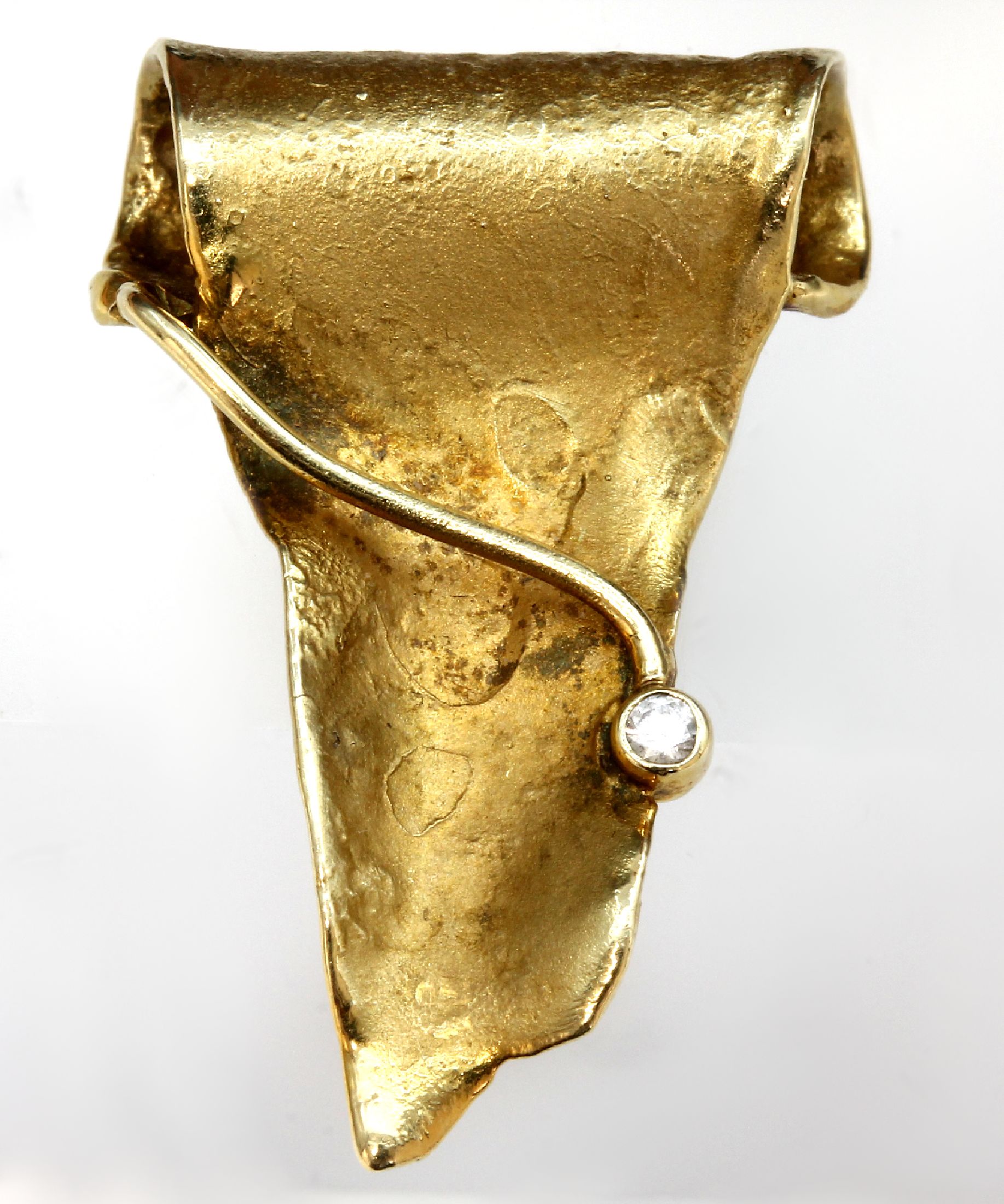 14 kt Gold Brillant Anhänger, GG 585/000, 1Brill. ca. 0.03 ct Weiß/si, abstrakte Form undGestaltung, total ca. 7.2 g, L. ca. 3.5 cm