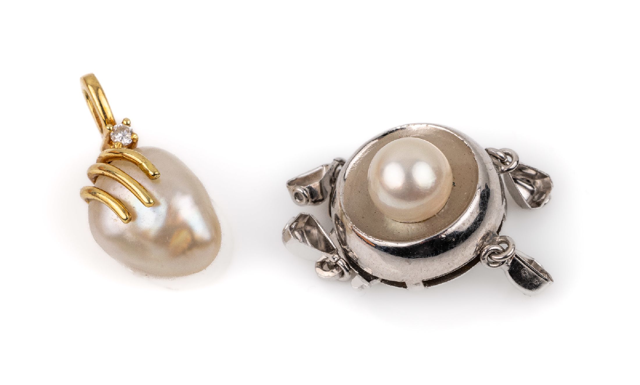 Konvolut 14 kt Gold Anhänger und Kettenschließe, Anhänger GG 585/000, Süßwasserzuchtperle, 1 Brill. ca. 0.01 ct Weiß/si; 1 x WG 585/000, 1 ...