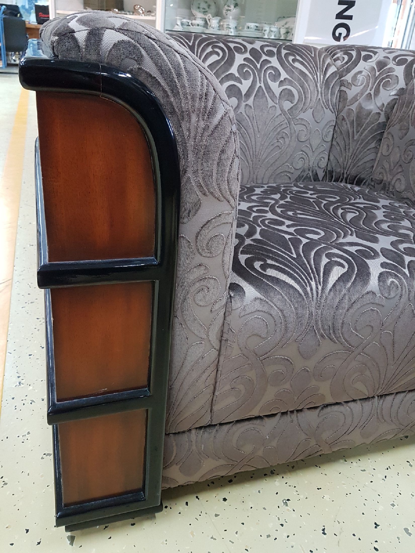 Detail a: Zwei Clubsessel "Chicago", Art-Deco-Stil, Jansen Furniture, Niederlande, nach 1981, Mahagony, violettgraue Samtbezüge, ca. 74 x 116 x 96 ...