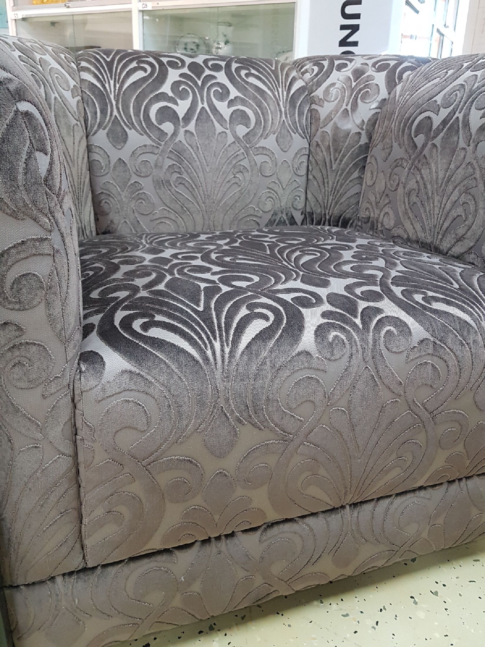 Detail b: Zwei Clubsessel "Chicago", Art-Deco-Stil, Jansen Furniture, Niederlande, nach 1981, Mahagony, violettgraue Samtbezüge, ca. 74 x 116 x 96 ...