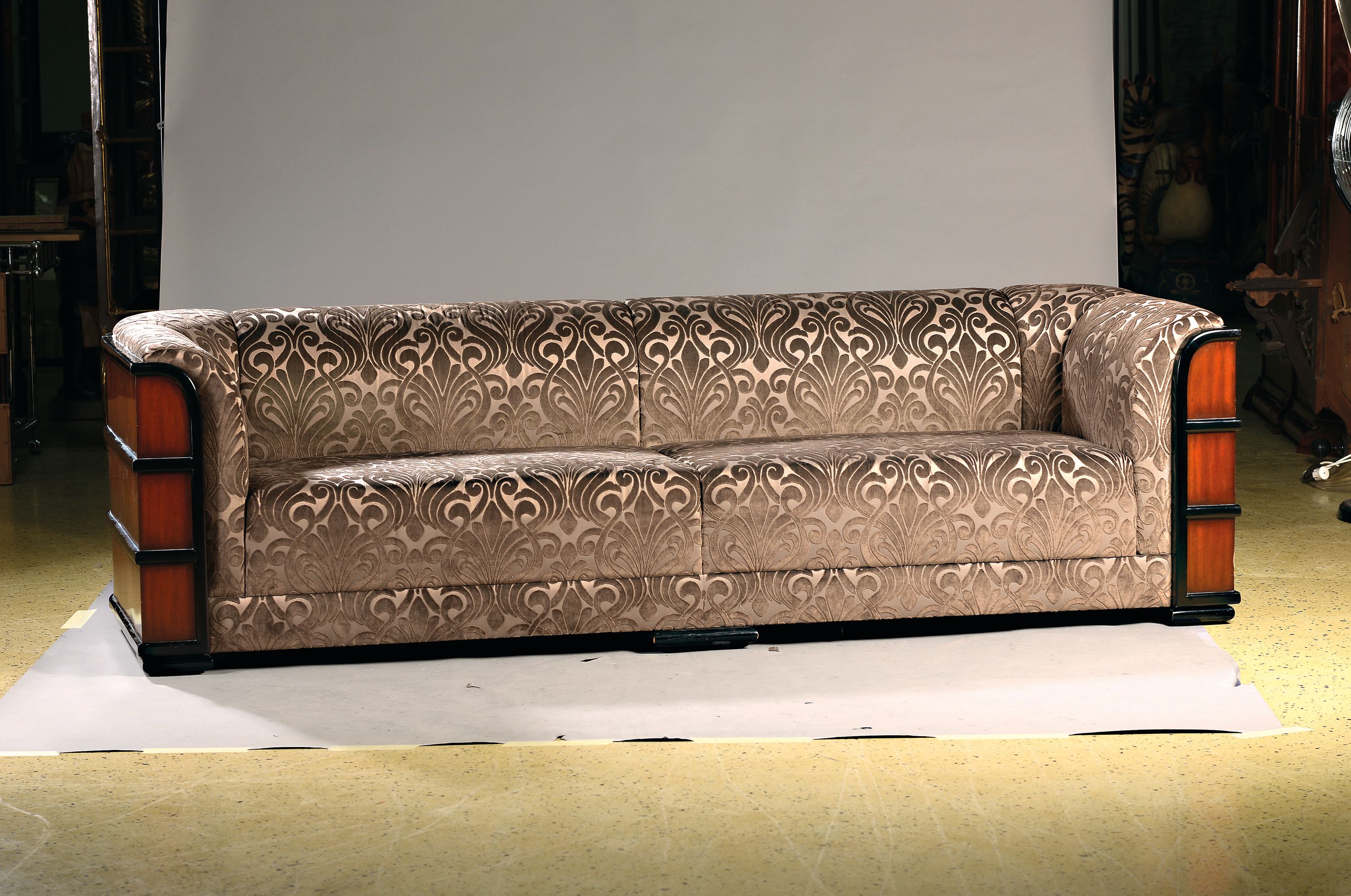 Dreisitzersofa "Chicago", im Art-Deco-Stil, Jansen Furniture, Niederlande, nach 1981, Mahagony, violettgraue Samtbezüge, ca. 71 x 253 x 93 ...