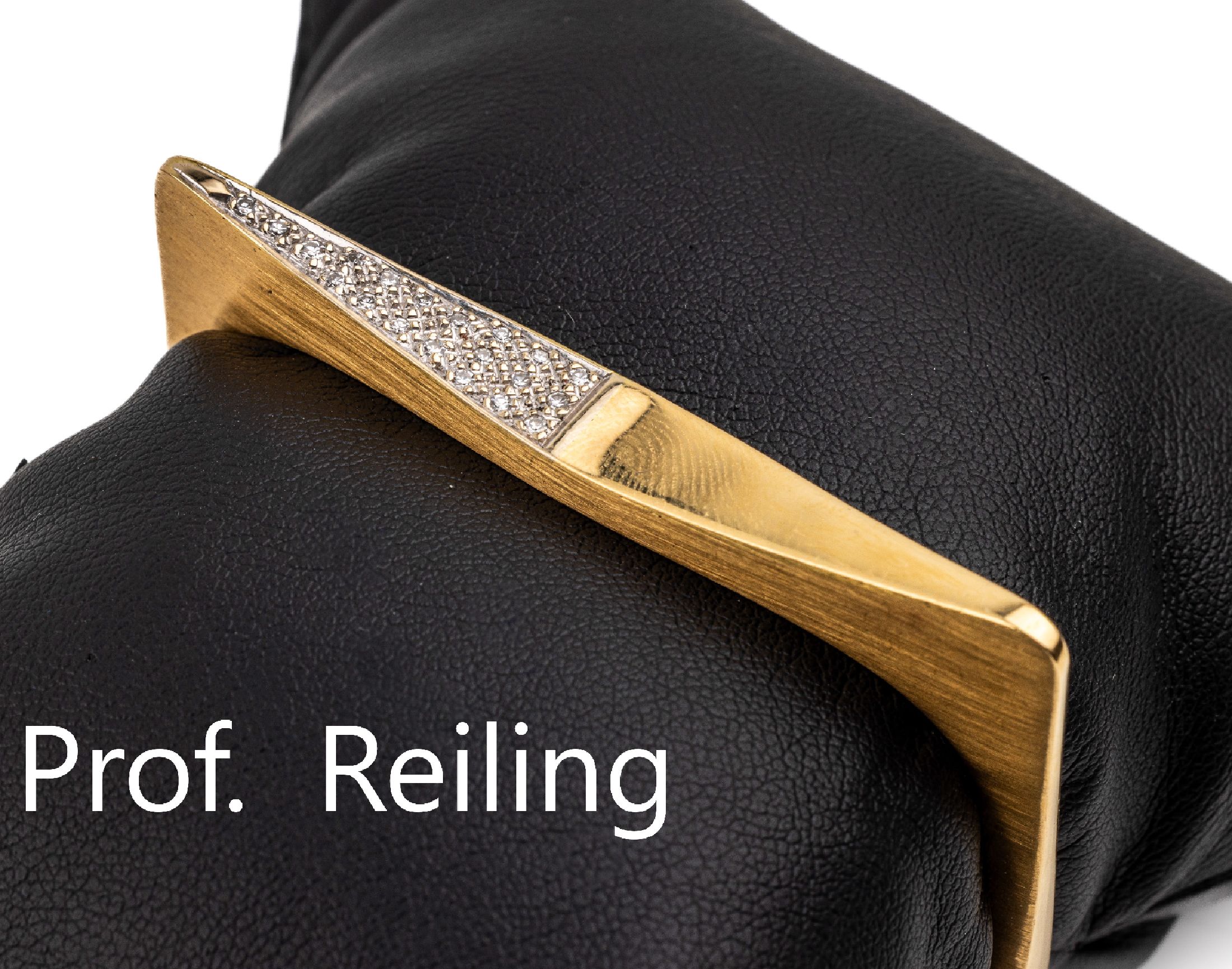 18 kt Gold Brillant-Armspange, GG 750/000, ART DESIGN Prof. Reiling, 20 8/8-Diamanten zus. ca. 0.22 ct Weiß/si, D. ca. 6 x 5.1 cm, ca. 29.2 g