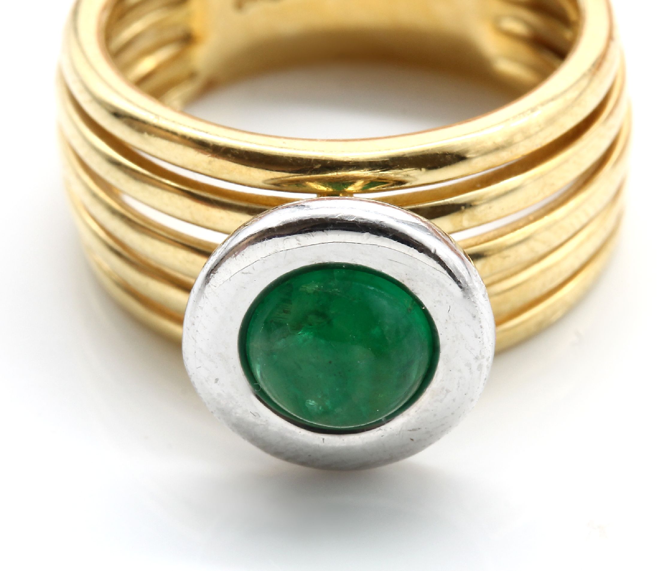Detail c: 18 kt Gold Smaragd Ring C'est LAUDIER, GG 750/000 in WG gefasstes, rundes Smaragd- Cabochon ca. 1.01 ct (grav.), total ca. 10.3 g, RW 51/52