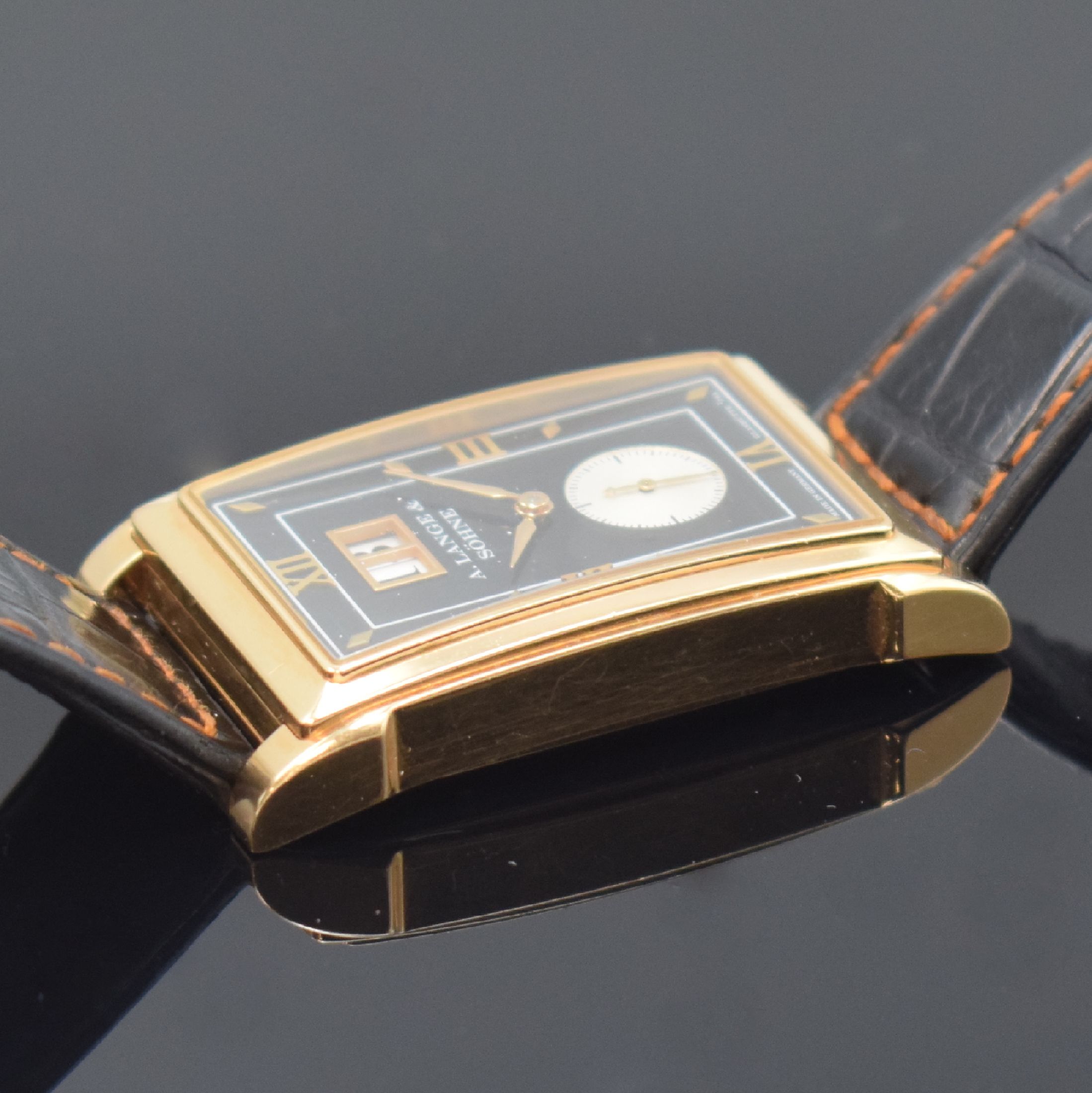 Detail e: A. LANGE & SÖHNE feine Herrenarmbanduhr Cabaret Referenz 107.031 in RoseG 750/000, Deutschland um 2000, Handaufzug, 2-teiliges, beids. vergl. ...