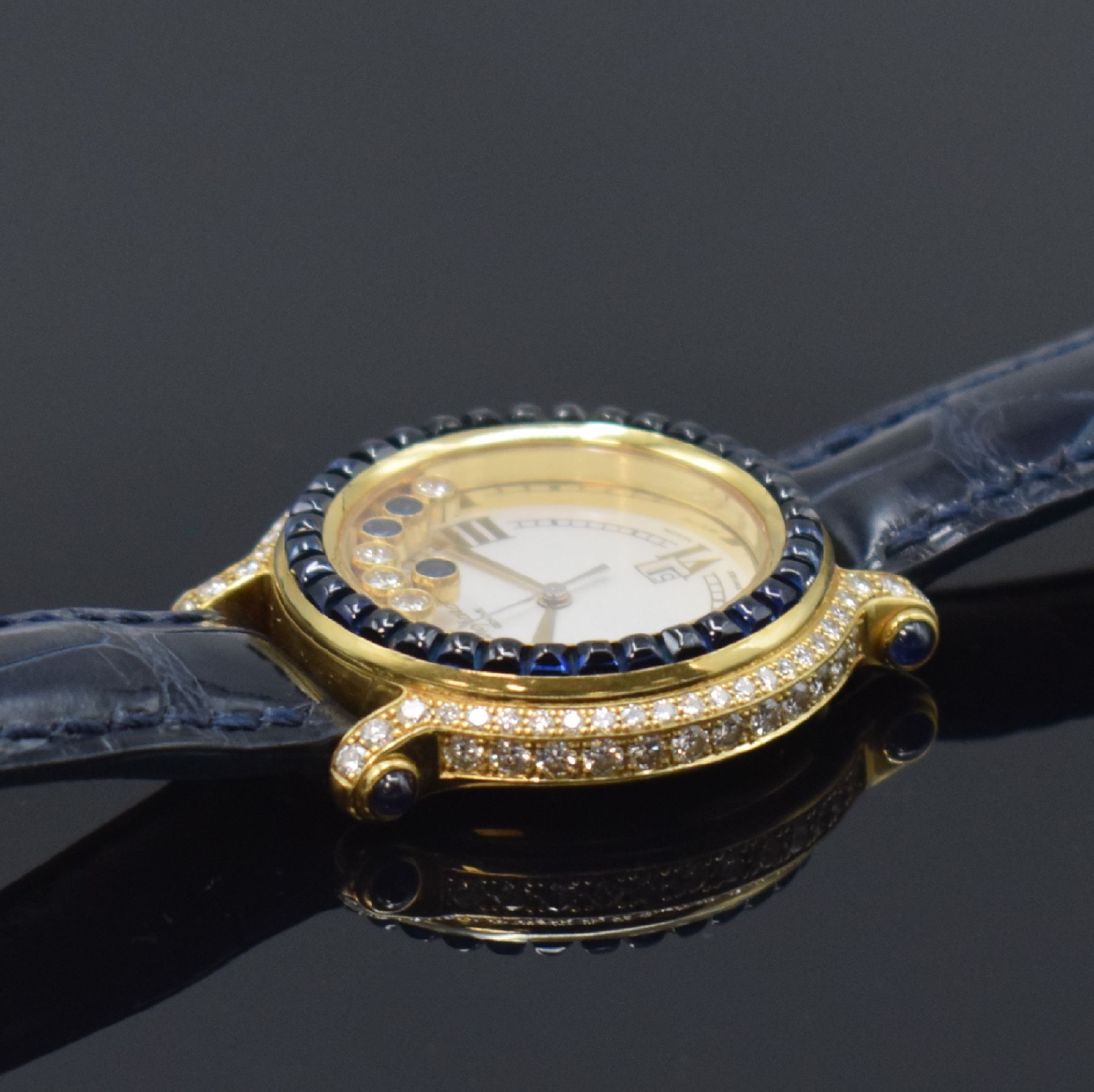 Detail d: CHOPARD Happy Sport Damenarmbanduhr in GG 750/000 Referenz 27/6195-23 mit Brillanten und Saphiren, Schweiz um 2000, quarz, 3-teil. Gehäuse, Boden ...