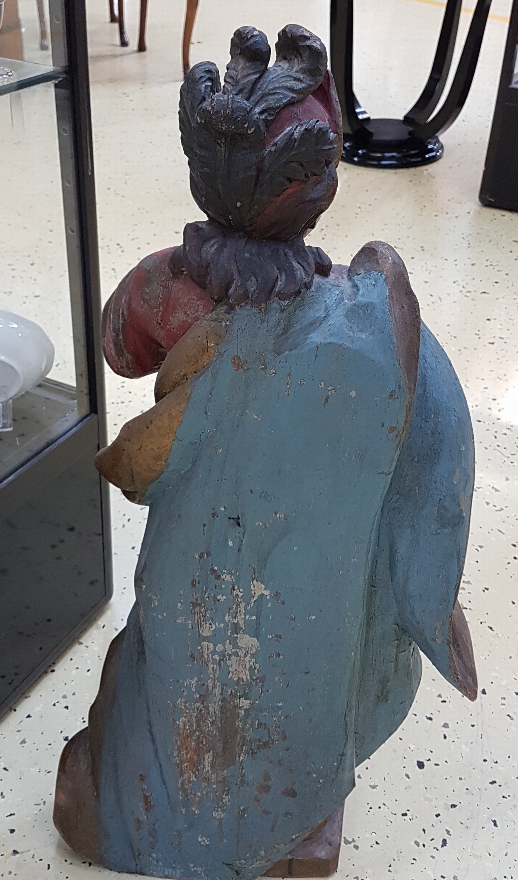 Detail d: Heiligenfigur, süddeutsch, um 1800, Lindenholz geschnitzt und mehrfarbig gefaßt, Alterssp., H. ca. 80cm, dynamische Darstellung des sich bewegenden ...