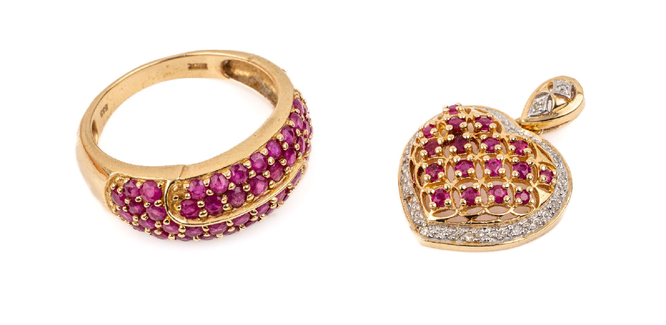 14 kt Gold Rubin Konvolut, GG/WG 585/000, best. aus: Ring 24 rundfacett. Rubine zus. ca.1.10 ct, RW 63, und Anhänger 17 rundfacett. Rubine zus. ca. ...