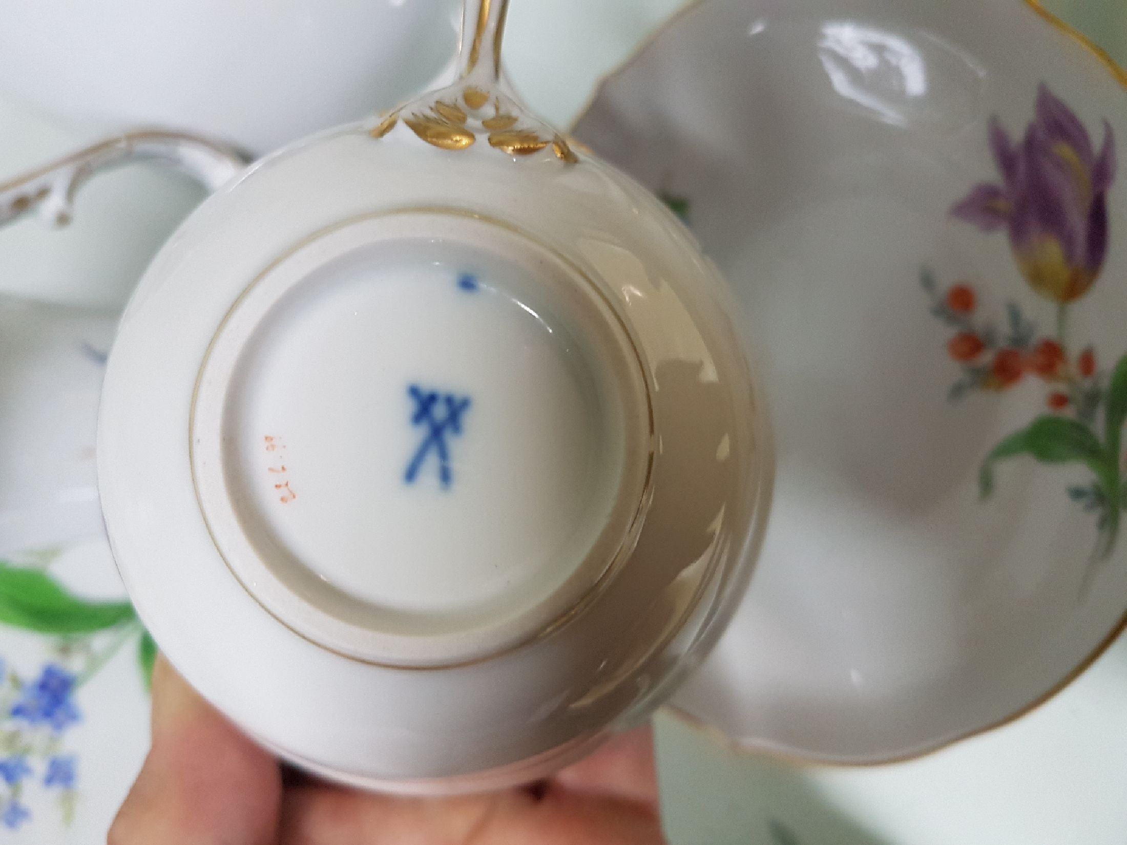 Detail i: Kaffeeservice für 10 Personen, Meissen, 20. Jh., 1. und 2. Wahl, Blume I, Goldränder, Kaffeekanne, Zuckerdose, Milchkännchen, 10 Tassen, 10 ...