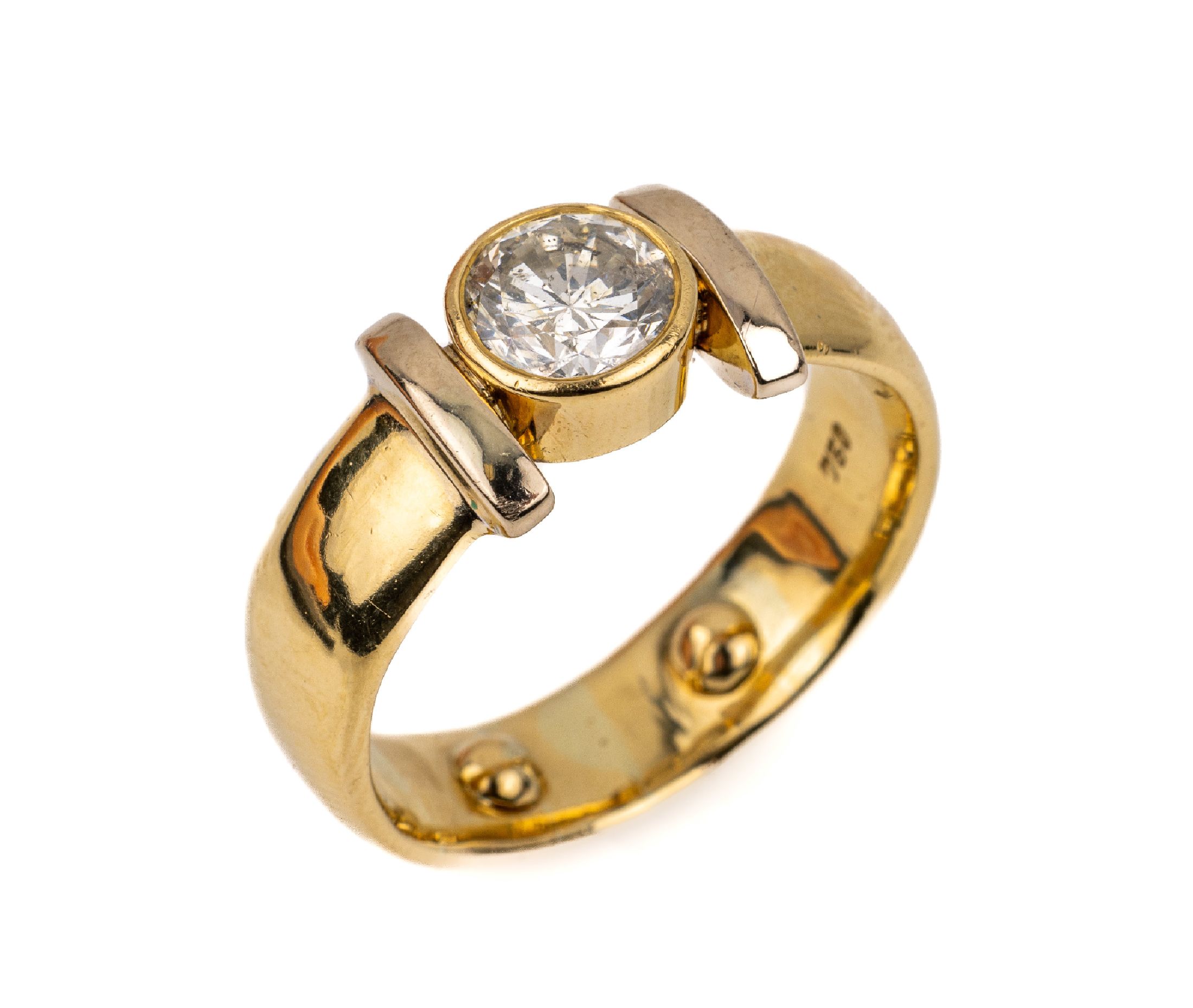 18 kt Gold Brillant-Ring, GG/WG 750/000, Brillant in Zargenfassung ca. 1.61 ct Weiß/p1,RW 63, mit 2 Verkleinerungsbeeren, ca. 16.2 g,mit Gutachten