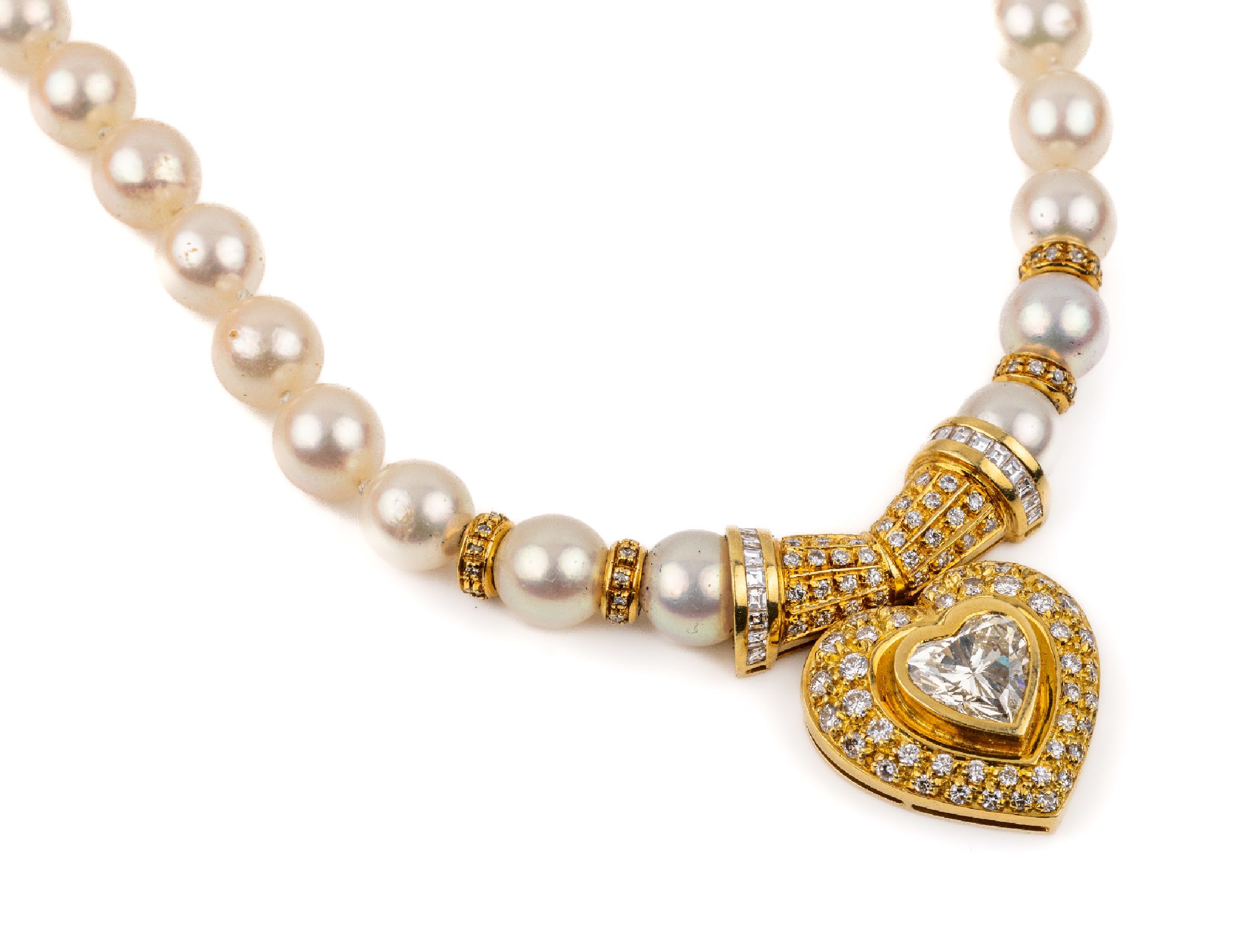 18 kt Gold Diamant-Akoyazuchtperl-Collier, GG 750/000, weiße Perle D. ca. 8-8.5 mm, Mittelteil GG besetzt mit Brillanten und 8/8- Diamanten zus. ...