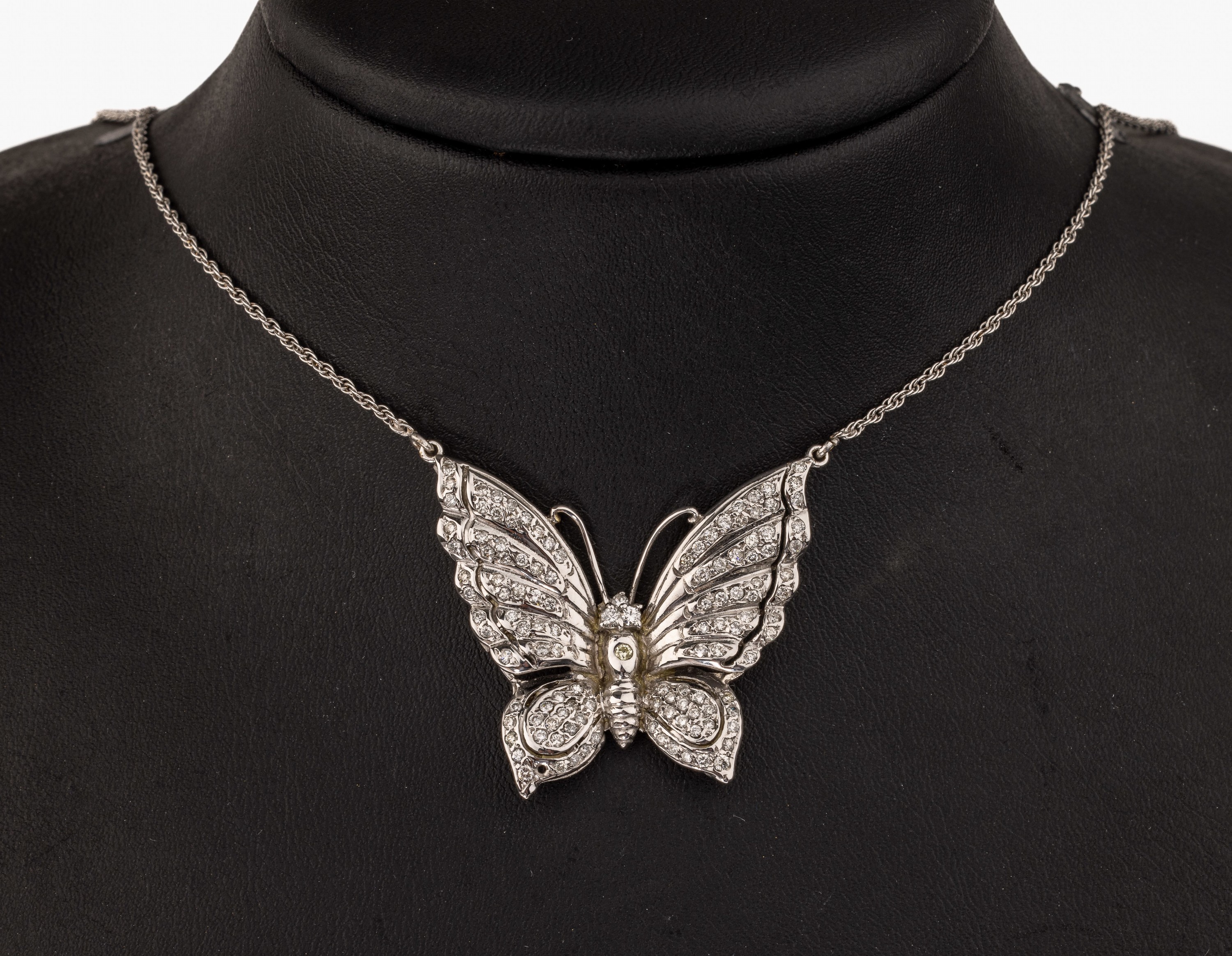 14 kt Gold Brillant-Collier "Schmetterling", WG 585/000, Brillanten zus. ca. 1.50 ct Weiß-l.get. Weiß/si-p1, L. ca. 49 cm, ...