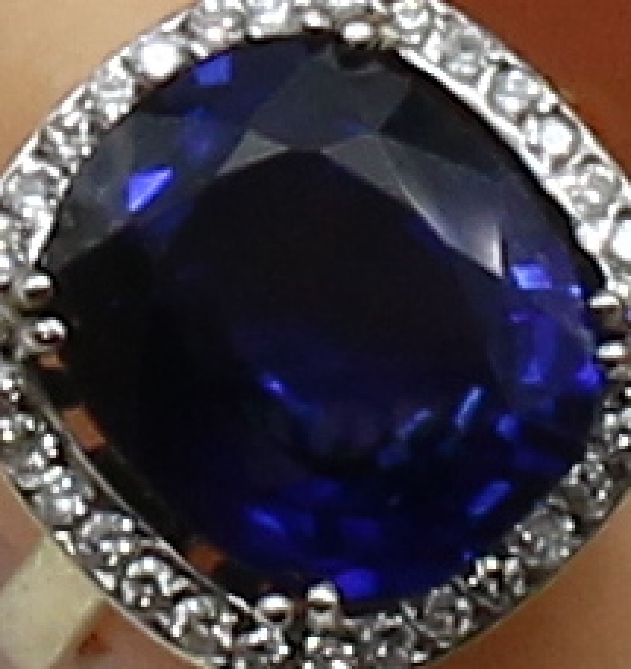 Detail b: 14 kt Gold Brillant-Saphir-Ring, GG 585/000, ovalfacett. Saphir (beh.) ca. 8.00 ct, 31 Brillanten zus. ca. 0.40 ct Weiß-get. Weiß/p1, ca. 6.7 g, ...