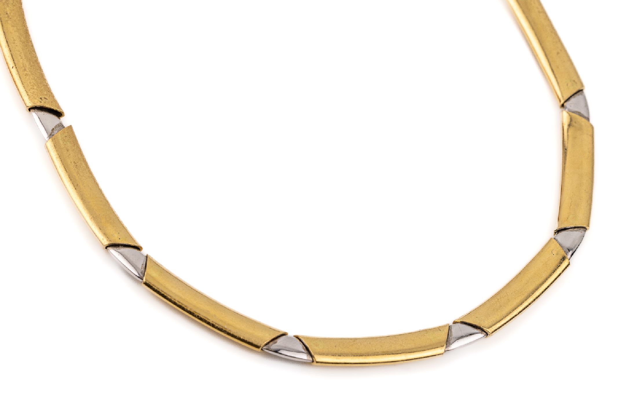 18 kt Gold Collier, GG/WG 750/000, Meistermarke Theodor HERBSTRITH, total ca. 55.6 g, L. ca. 44 cm, Kastenschloß mit Sicherheitsacht