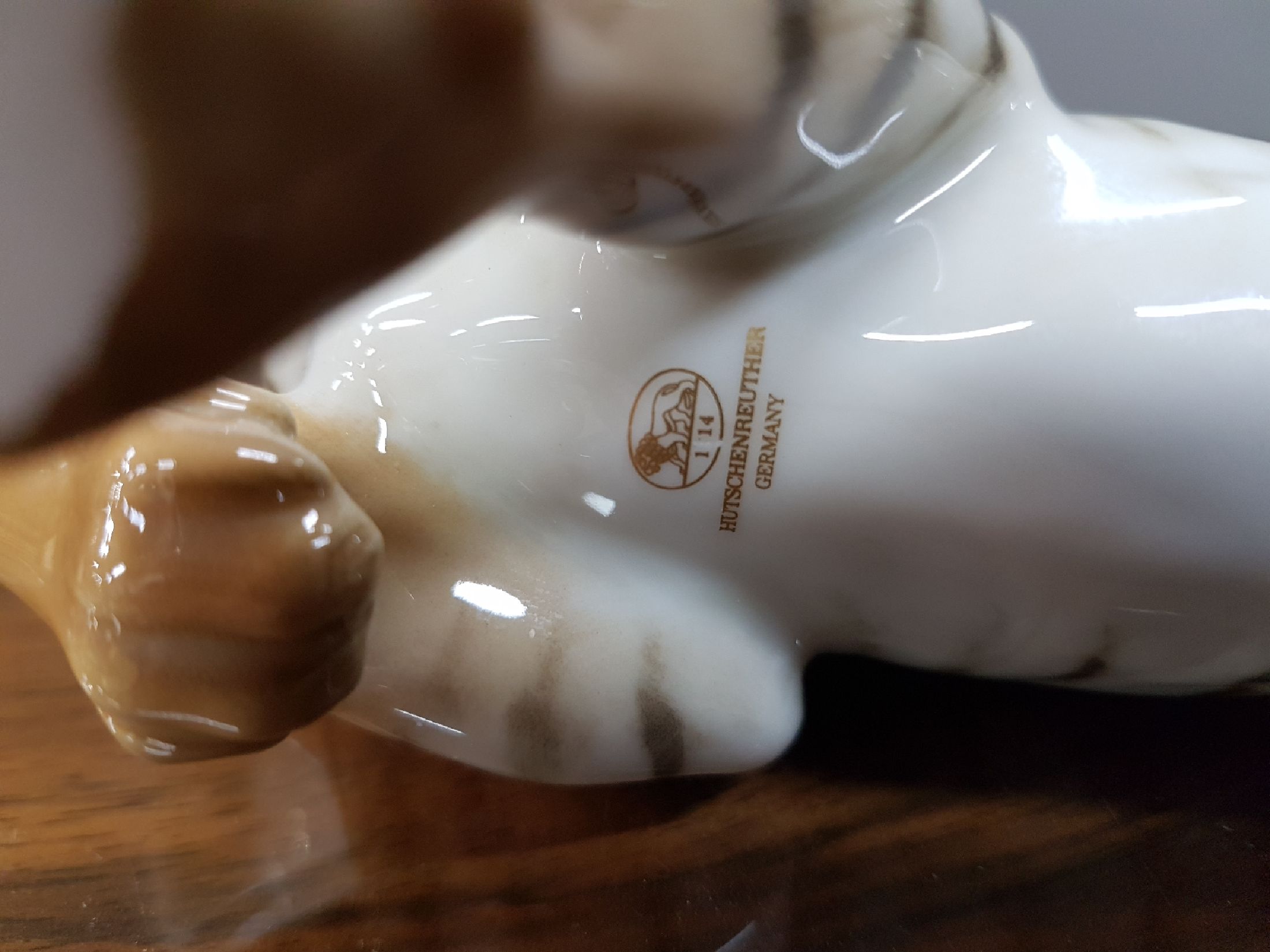 Detail d: Porzellanfigur, schreitender Tiger, Rosenthal, Entw. Max Hermann Fritz, 2.Hälfte 20.Jh., Porzellan, naturalistisch bemalt, Alterssp., L. 20 cm