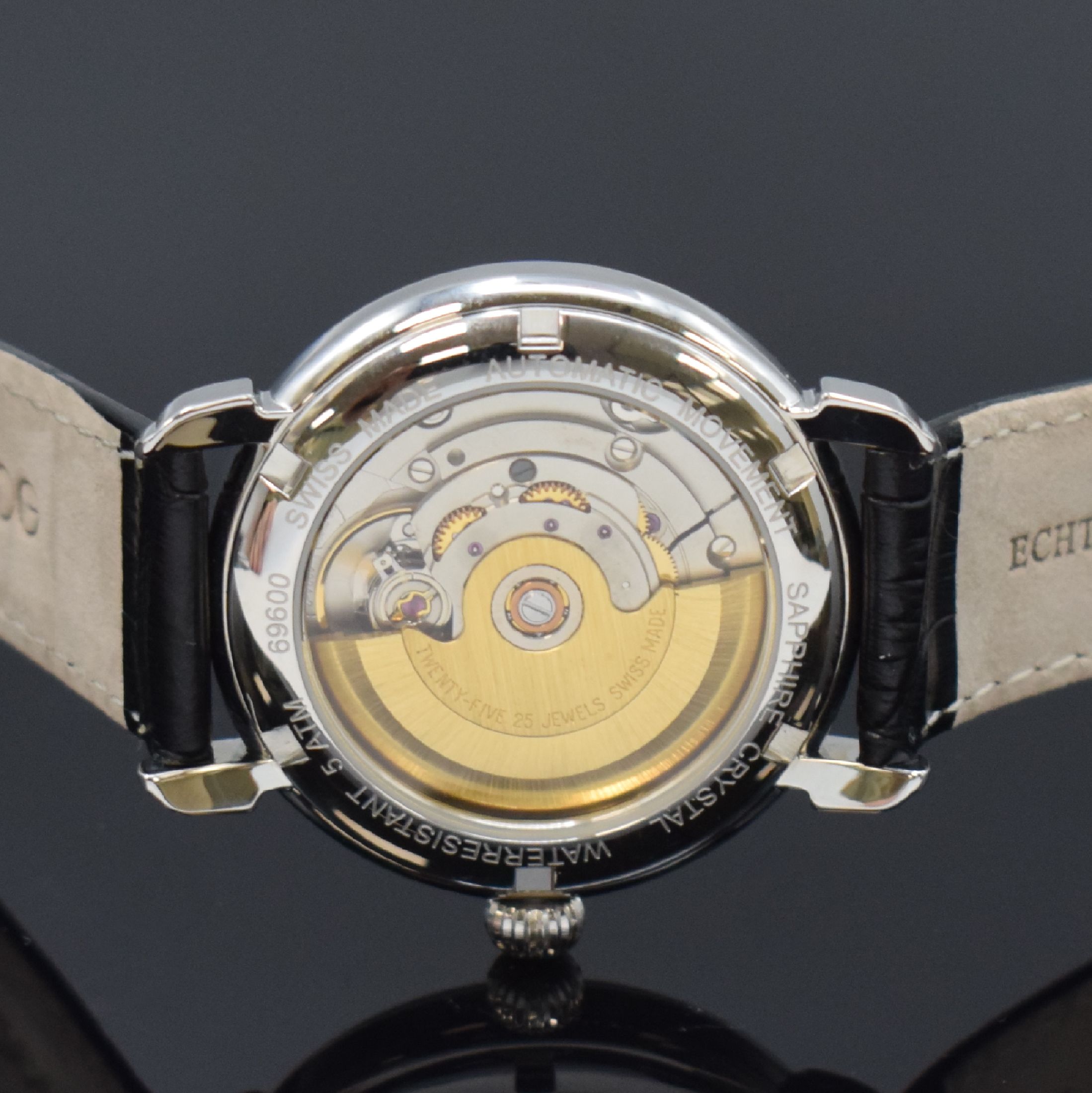 Detail d: KOLLER Herrenarmbanduhr in Edelstahl Referenz 69600, Schweiz akt. Produktion, Automatik, beids. vergl. Geh., weißes Zifferblatt, gold. Std.-Ind., ...