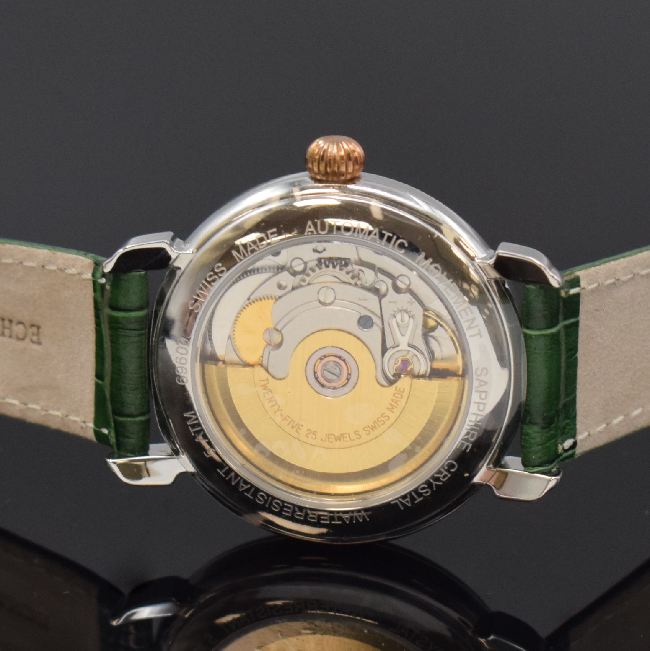 Detail c: KOLLER Herrenarmbanduhr in Edelstahl Referenz 69600, Schweiz akt. Produktion, Automatik, beids. vergl. Geh., weißes Zifferblatt, gold. Std.-Ind. u. ...