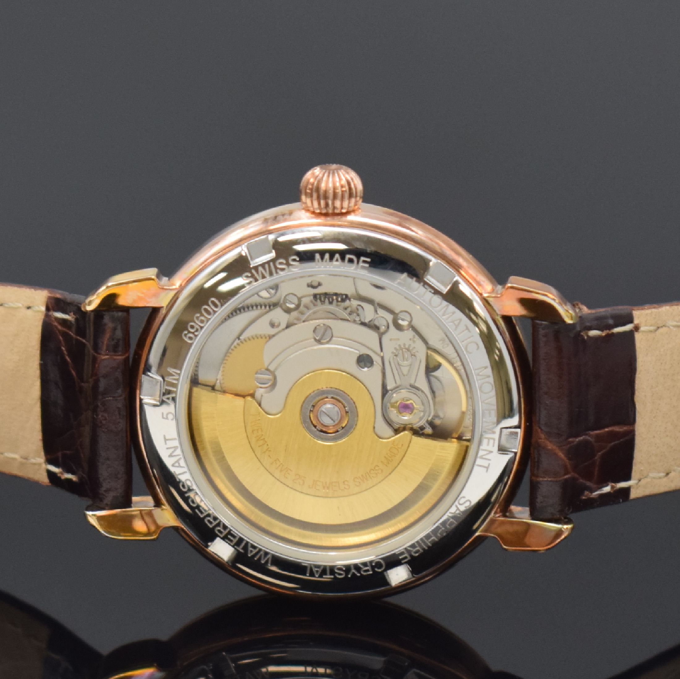 Detail c: KOLLER Herrenarmbanduhr Referenz 69600, Schweiz akt. Produktion, Automatik, verg., beids. vergl. Geh., weißes Zifferblatt, gold. Std.-Ind. u. ...
