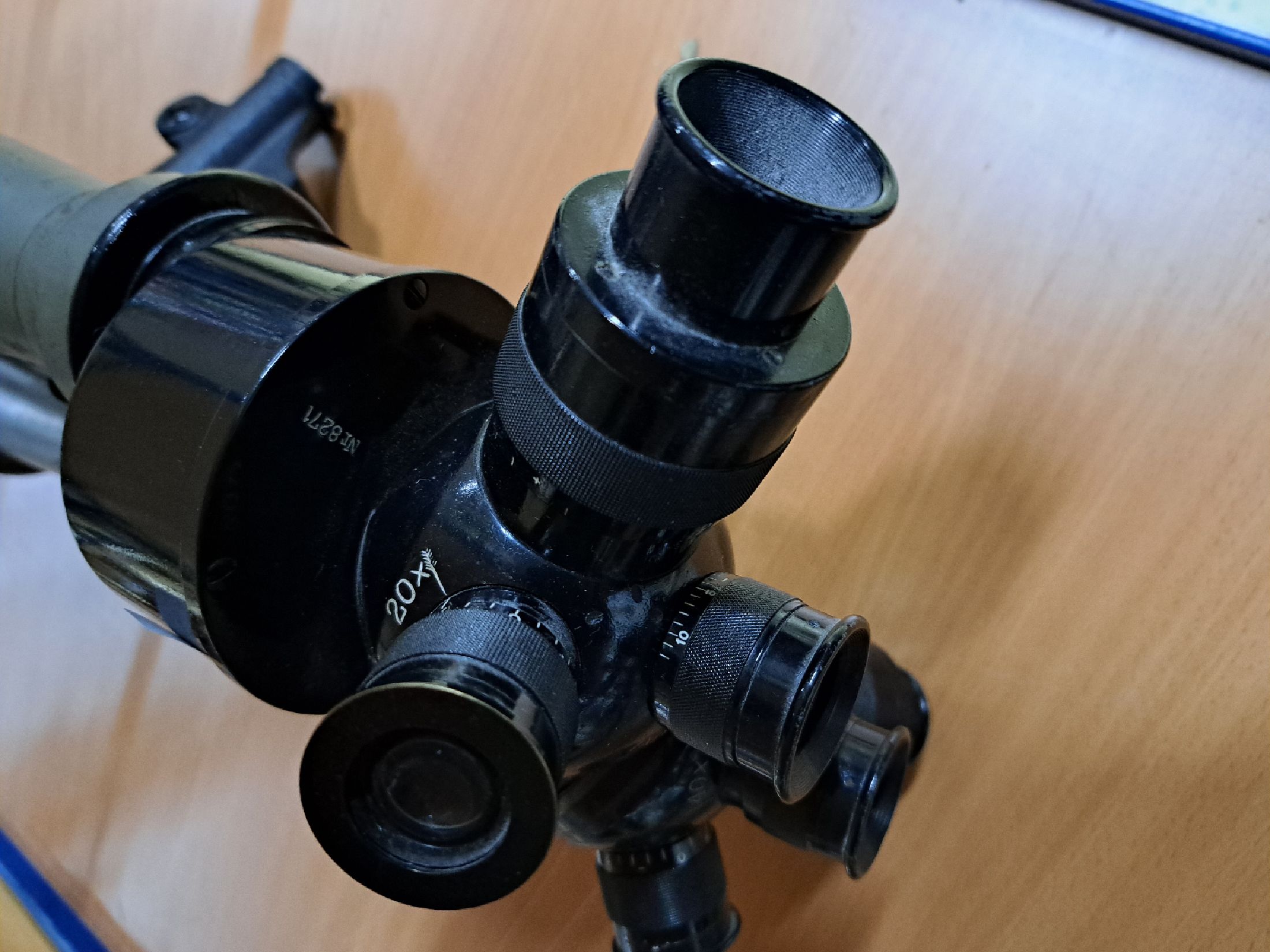 Detail e: Doppelfernglas, Zeiss Jena, Asembi 12x20x40, Marineversion, Seriennummer 8271, um 1915, Okularrevolver, mit 12-, 20- und 40-facher Vergrößerung, ...