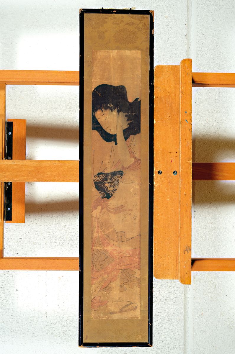 Detail b: Rollbild und zwei Farbholzschnitte, Japan, 19. Jh., 1. Aquarell, Shou xing mit Kindern, Gottheit für langes Leben, bezeichnet, altersbed. ...