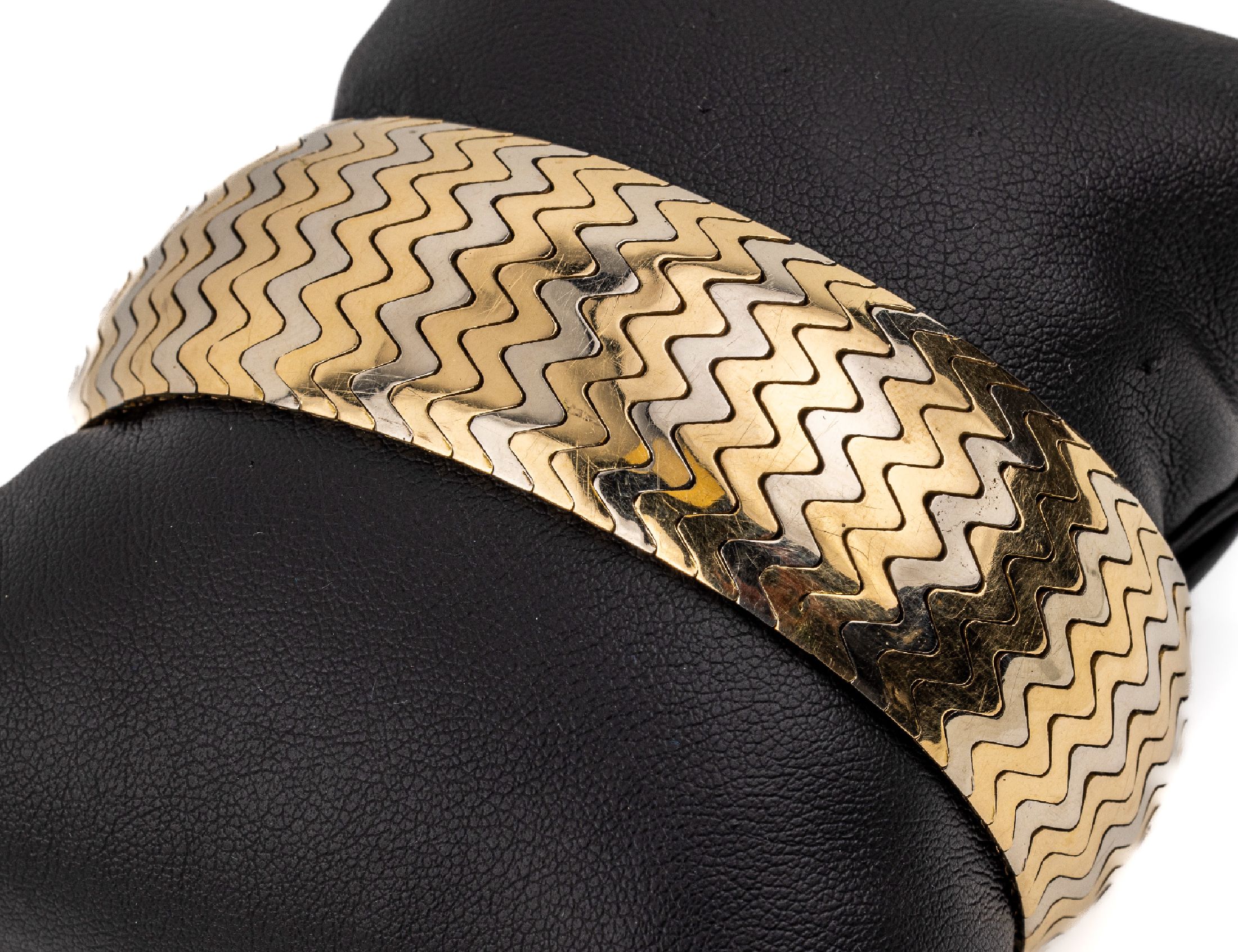 18 kt Gold Armband, ca. 68.8 g, GG/WG 750/000, B. ca. 2.5 cm, L. ca. 19.5 cm, Kastenschloss mit doppelter Sicherheitsacht