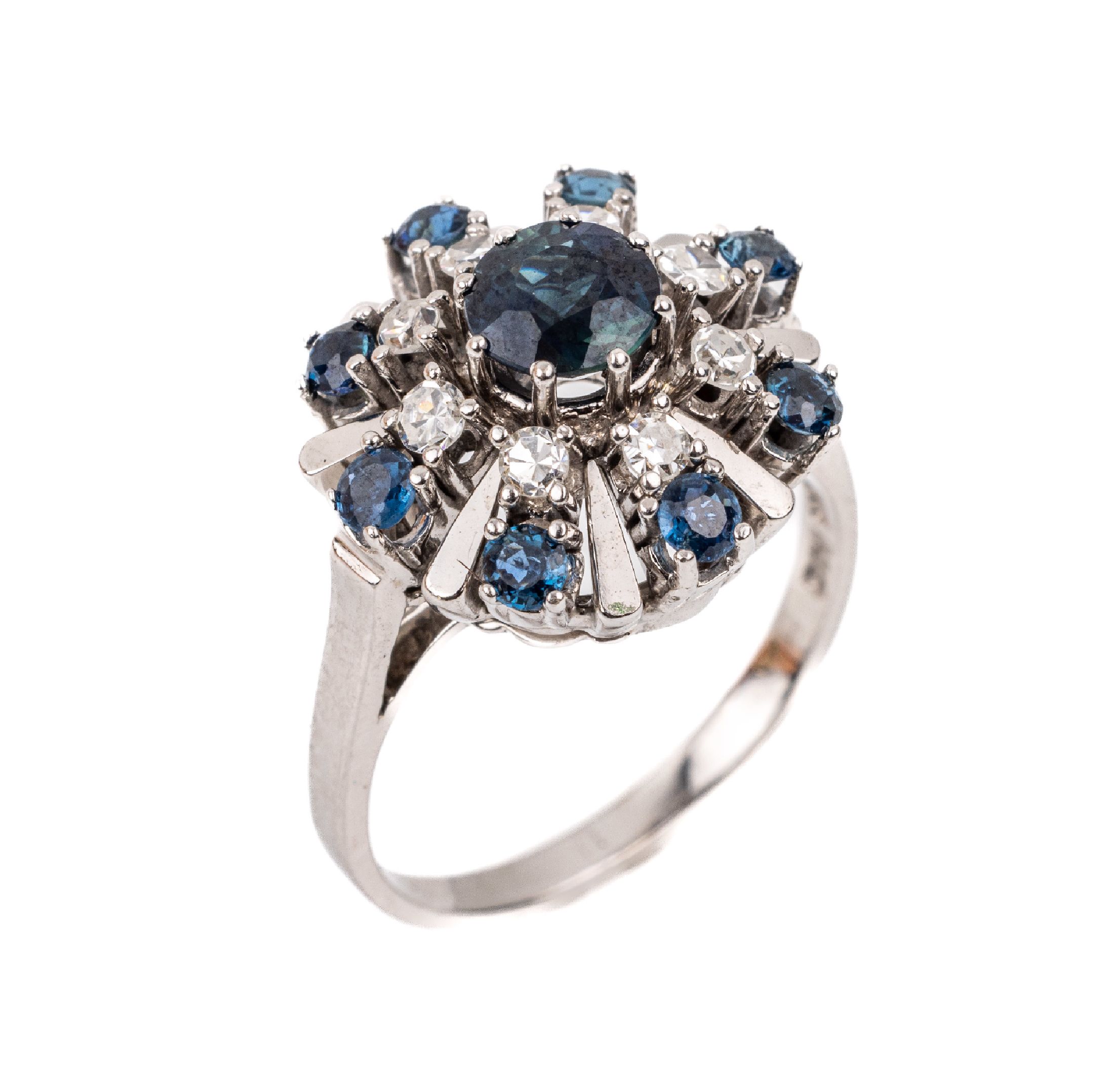 14 kt Gold Saphir-Diamant-Ring, WG 585/000,in mehreren Ebenen aufgebaut, bes. mit 9 rundfacett. Saphiren, 8 8/8-Diamanten zus. ca.0.04 ct Weiß/p, ...