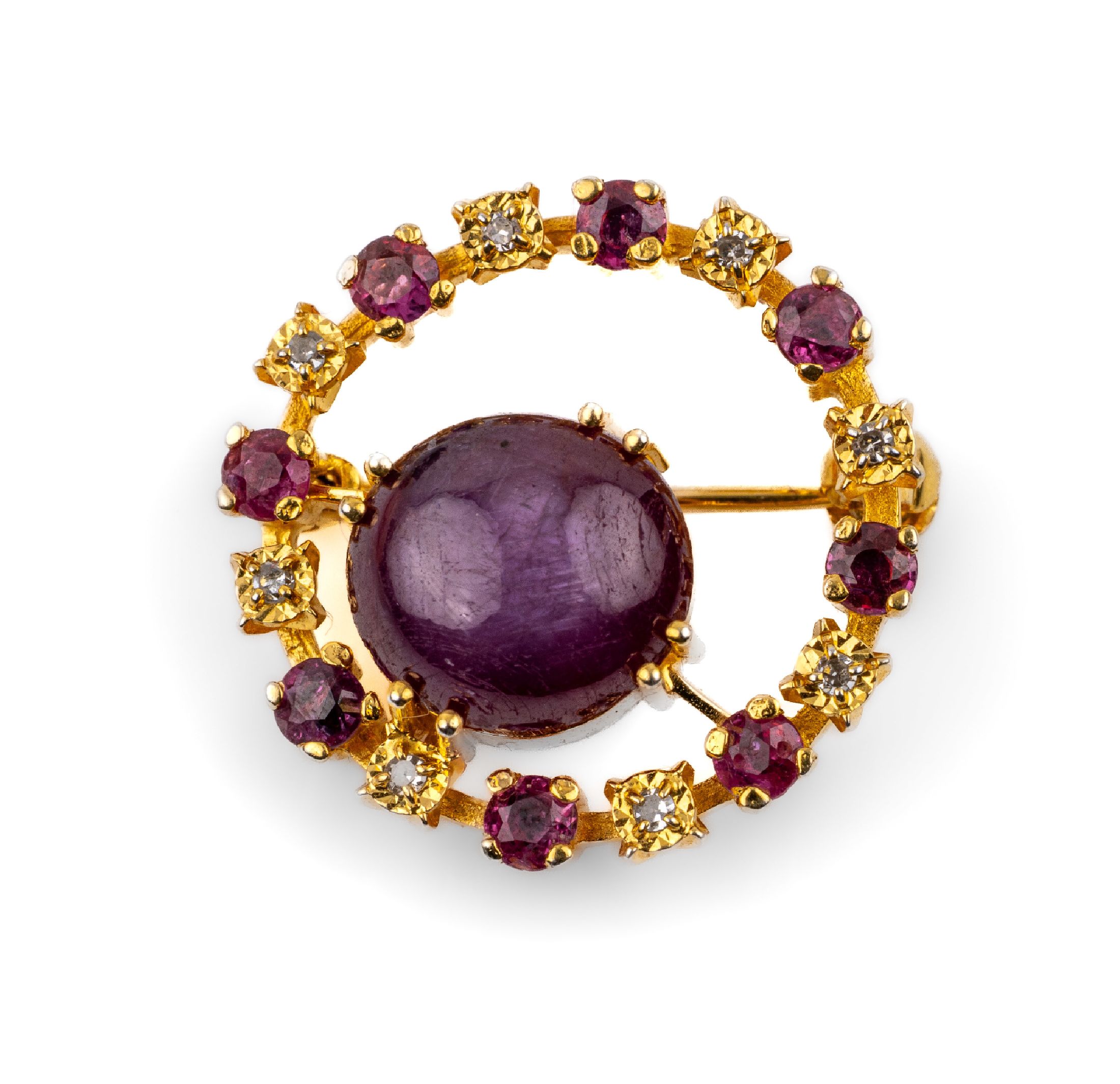 14 kt Gold Rubin-Diamant-Brosche, GG 585/ 000, mittig runder Sternrubincabochon, umgeben von 8 rundfacett. Rubinen und 8 8/8- Diamanten, D. ca. 2 ...