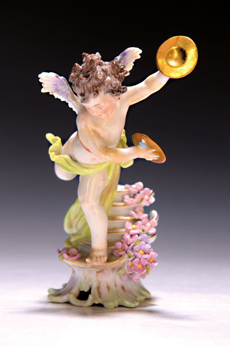 Porzellanfigur, Meissen, um 1900, Entwurf Gustav Stellmacher 1897, musizierende Amorette, Amor mit Becken, polychrom bemalt, Goldstaffage, rest., H. ...