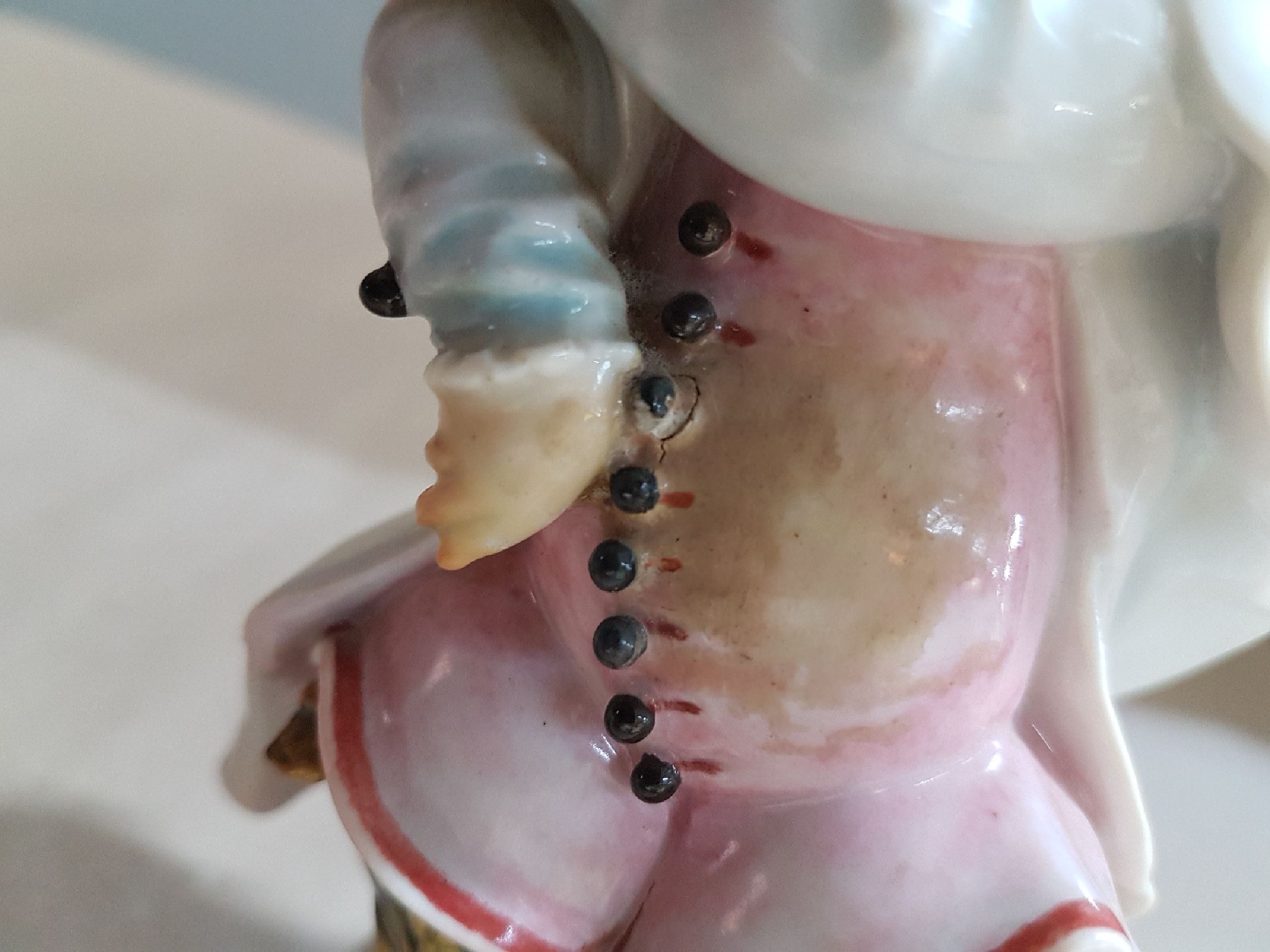 Detail g: Porzellanfigur, Entwurf Paul Scheurich, Meissen, um 1924-33, Entwurf um 1926, tanzender Chinesenknabe, polychrom bemalt, min. best., H. ca. 17.5 cm, ...