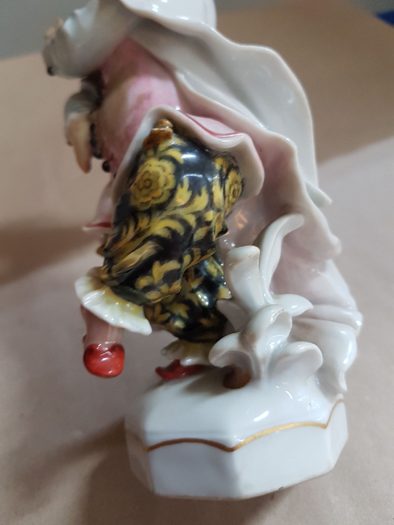 Detail j: Porzellanfigur, Entwurf Paul Scheurich, Meissen, um 1924-33, Entwurf um 1926, tanzender Chinesenknabe, polychrom bemalt, min. best., H. ca. 17.5 cm, ...