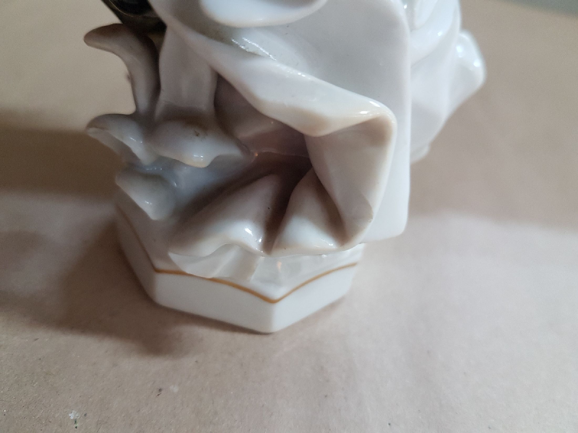 Detail l: Porzellanfigur, Entwurf Paul Scheurich, Meissen, um 1924-33, Entwurf um 1926, tanzender Chinesenknabe, polychrom bemalt, min. best., H. ca. 17.5 cm, ...