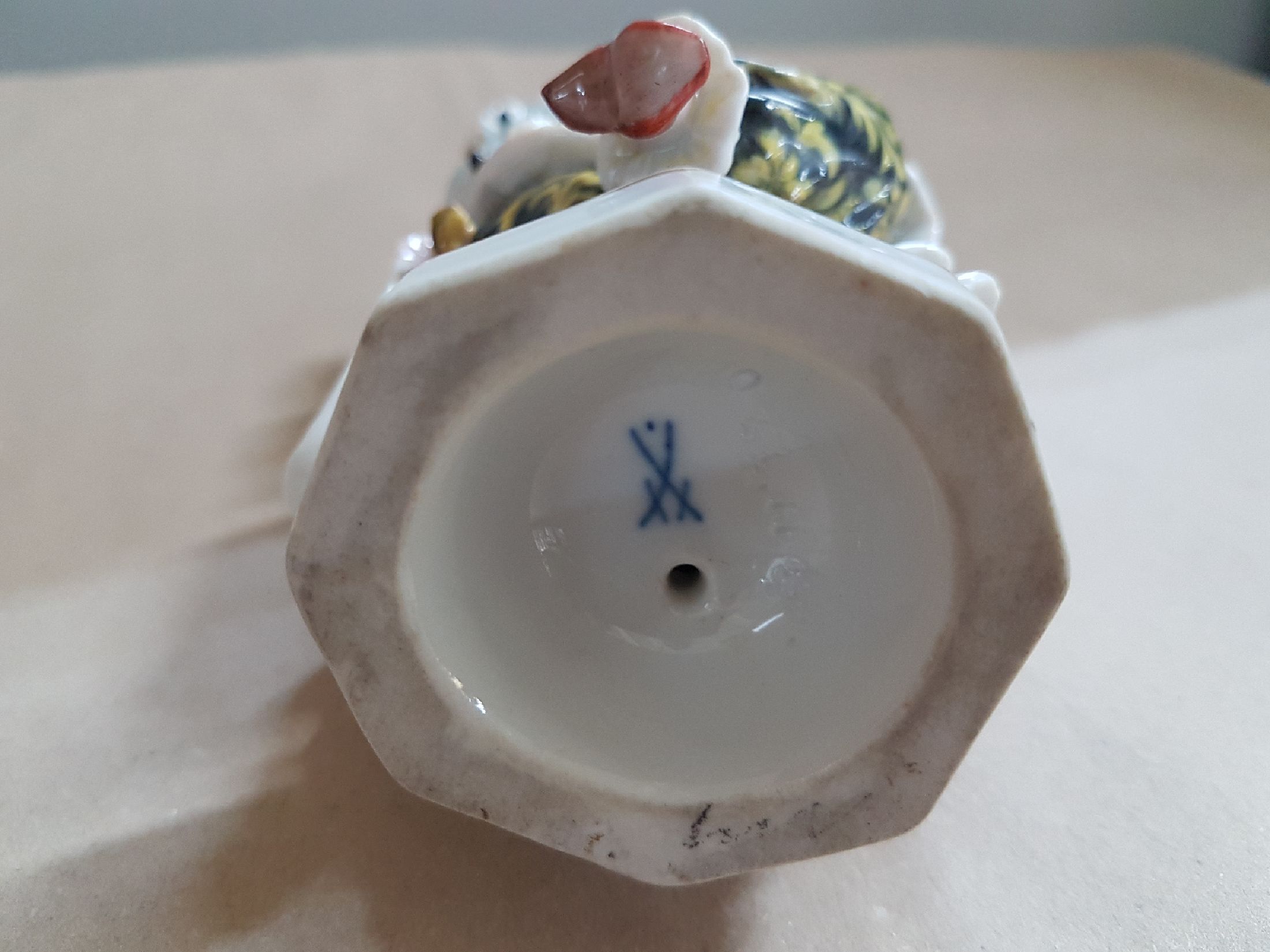 Detail m: Porzellanfigur, Entwurf Paul Scheurich, Meissen, um 1924-33, Entwurf um 1926, tanzender Chinesenknabe, polychrom bemalt, min. best., H. ca. 17.5 cm, ...