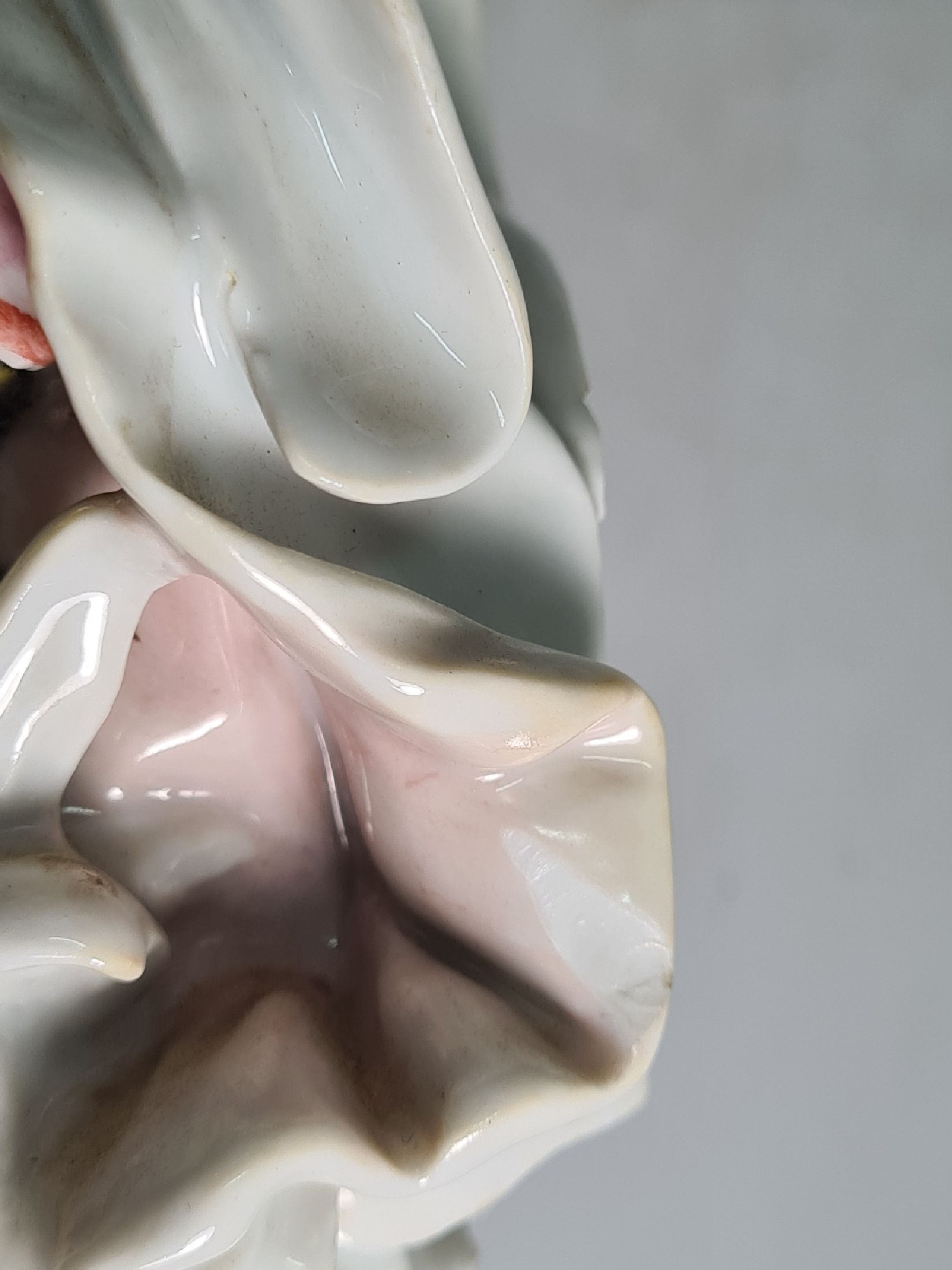 Detail n: Porzellanfigur, Entwurf Paul Scheurich, Meissen, um 1924-33, Entwurf um 1926, tanzender Chinesenknabe, polychrom bemalt, min. best., H. ca. 17.5 cm, ...