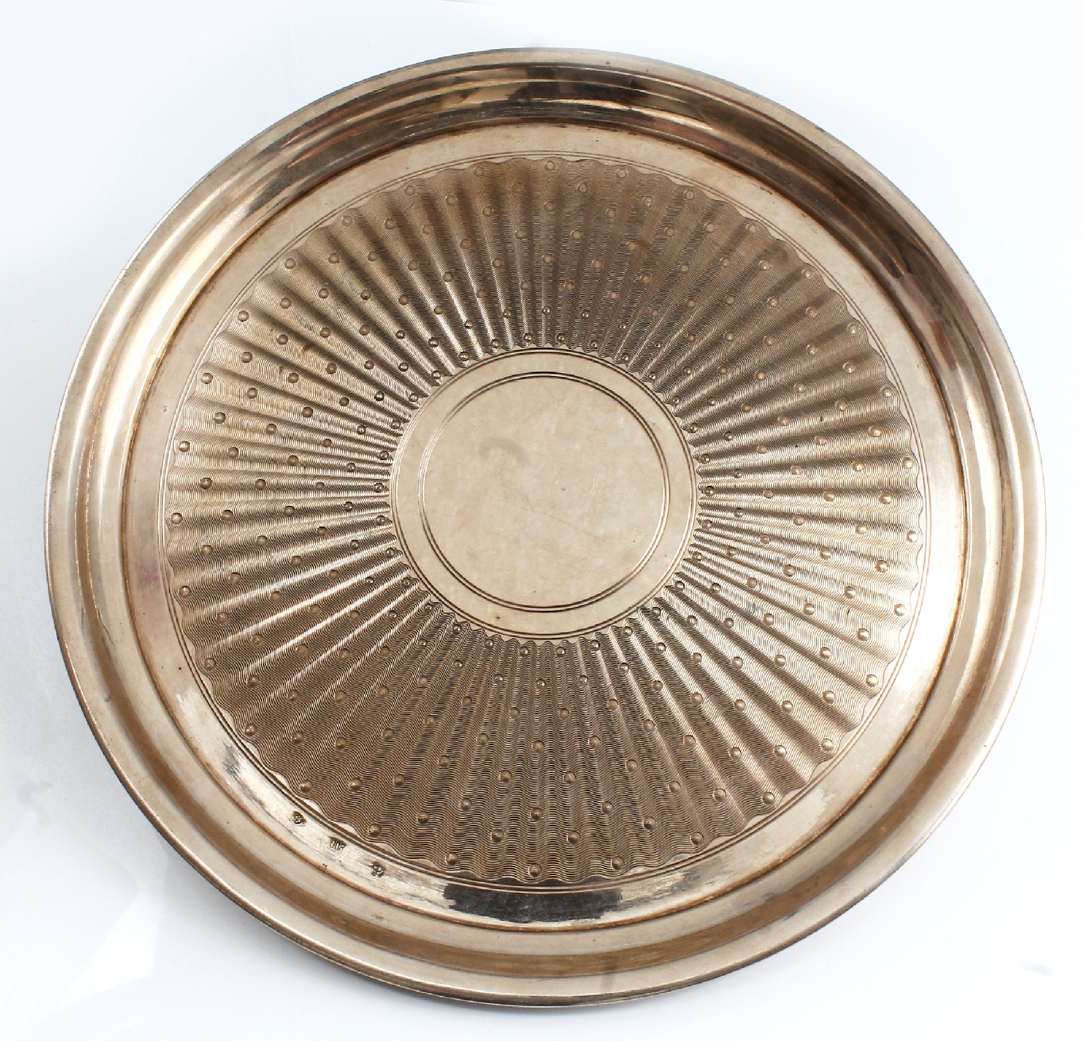 Detail c: 6 Schnapsbecher auf Tablett, deutsch um 1920/ 30, 800er Silber, fein grav. und punziert, Rillendekor, innen verg., H. ca. 4 cm, TablettD. ca. 19.5 ...