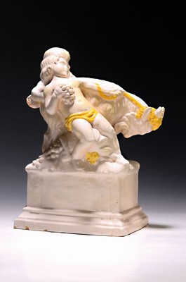 Image 26698200 - Centerpiece, Wilhelm Sauer (1865-1929), Karlsruhe majolica, faience, cream-colored glaze, cloth and reins in yellow, two putti with billy goat (horn dam.), multiple damage, h. 32 cm